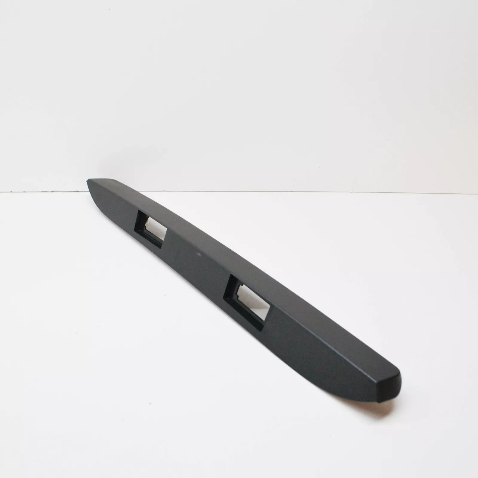 NEW MB SPRINTER 906 REAR LICENSE PLATE LAMP HANDLE TRIM A90674009009B51