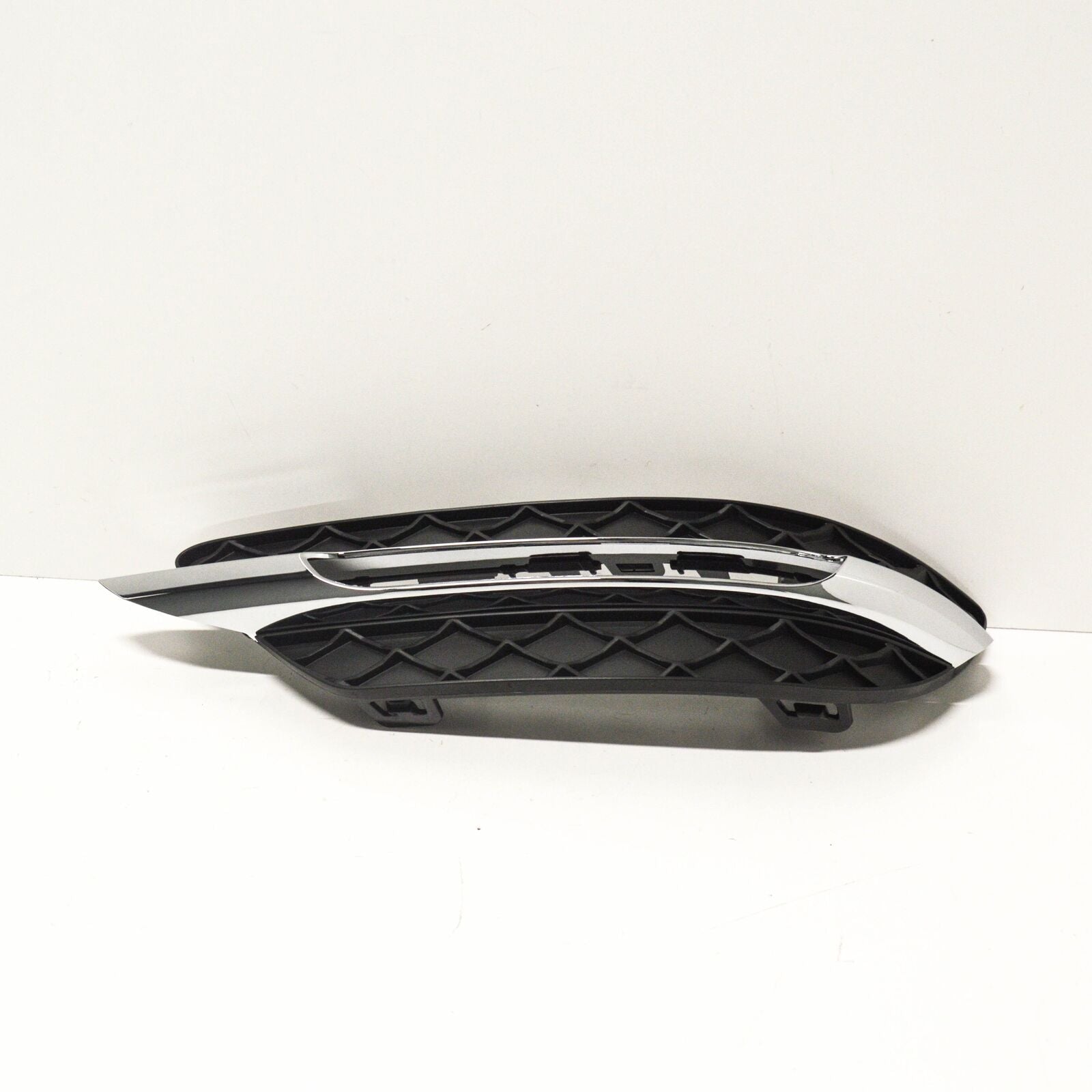 NEW MERCEDES-BENZ C W204 FRONT RIGHT GRILL A2048803324 2014 3141913 ORIGINAL