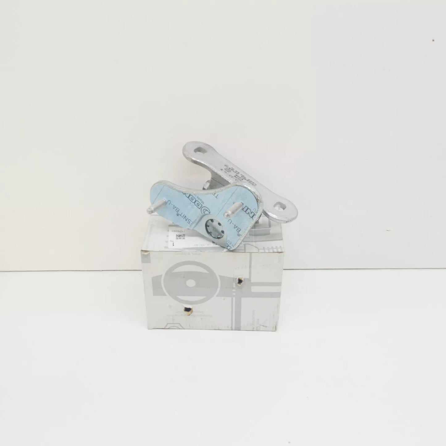 NEW MERCEDES-BENZ S W222 FRONT RIGHT DOOR LOWER HINGE A2227205201