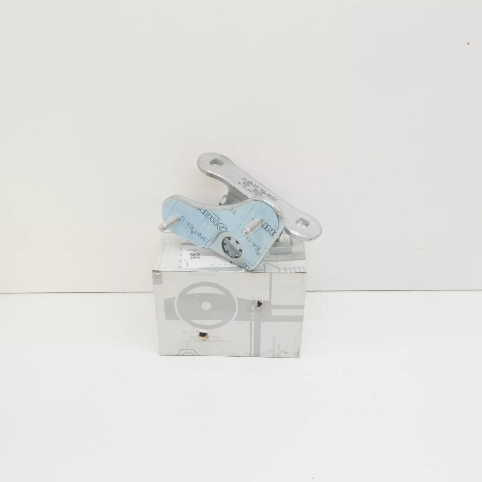 NEW MERCEDES-BENZ S W222 FRONT RIGHT DOOR LOWER HINGE A2227205201