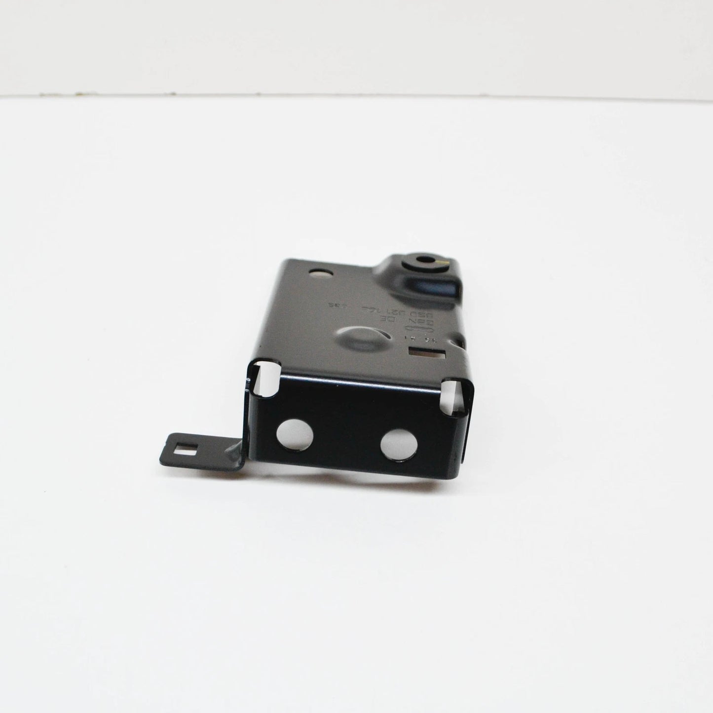 NEW AUDI TT FV FRONT RIGHT FENDER CENTRE UPPER BRACKET 8S0821168 ORIGINAL