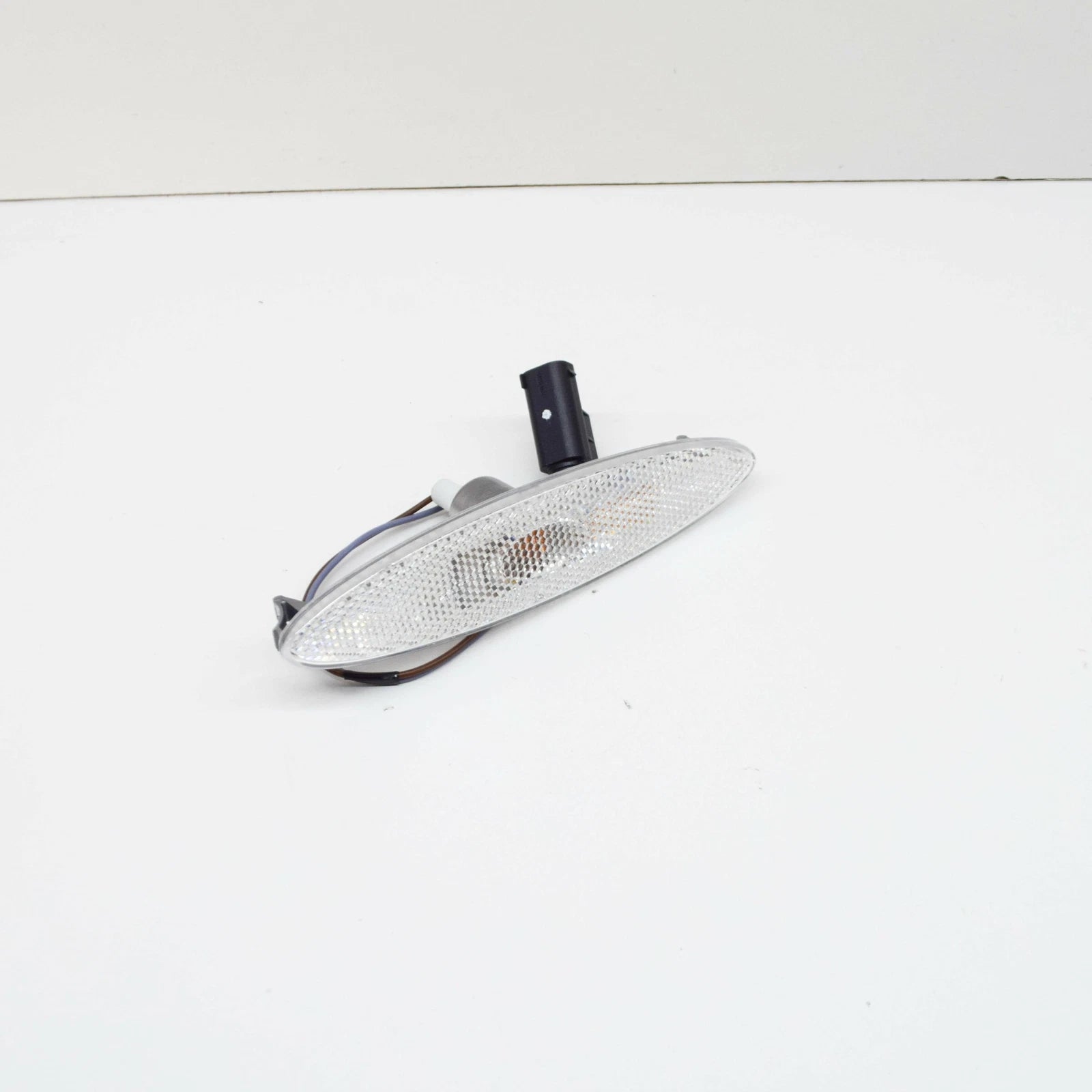 NEW MERCEDES-BENZ SLR R199 FRONT RIGHT SIDE MARKER LAMP A1998200856
