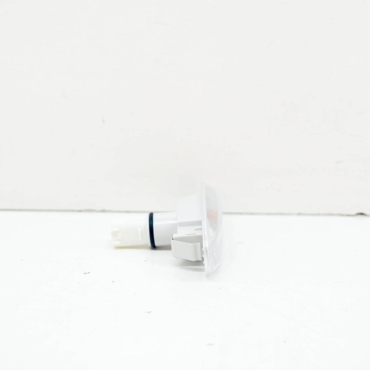 NEW BMW 3 E46 FRONT LEFT WHITE TURN INDICATOR LAMP 63132228591 ORIGINAL