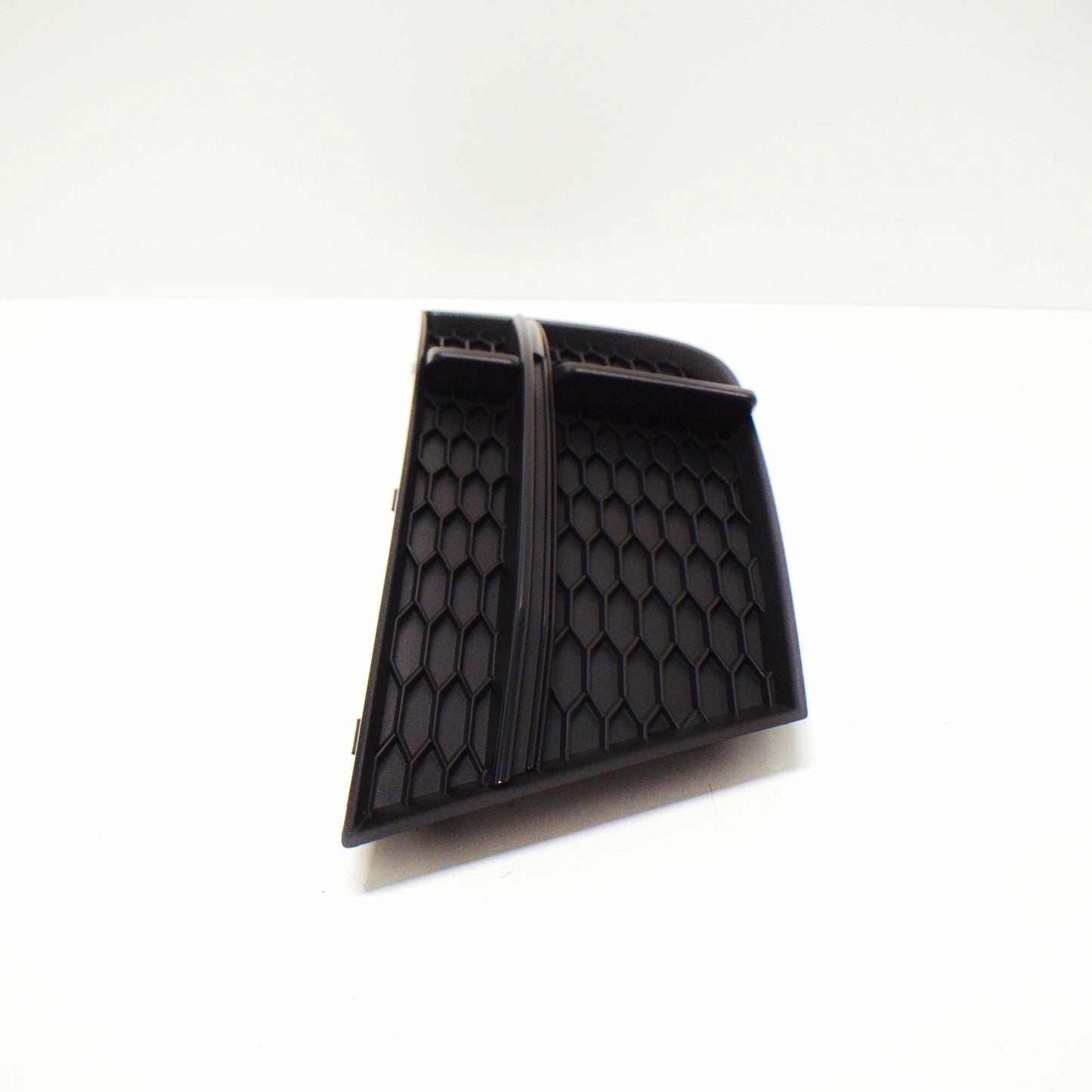 NEW AUDI A3 8V FRONT BUMPER RIGHT SIDE GRILLE 8V3807682NESM