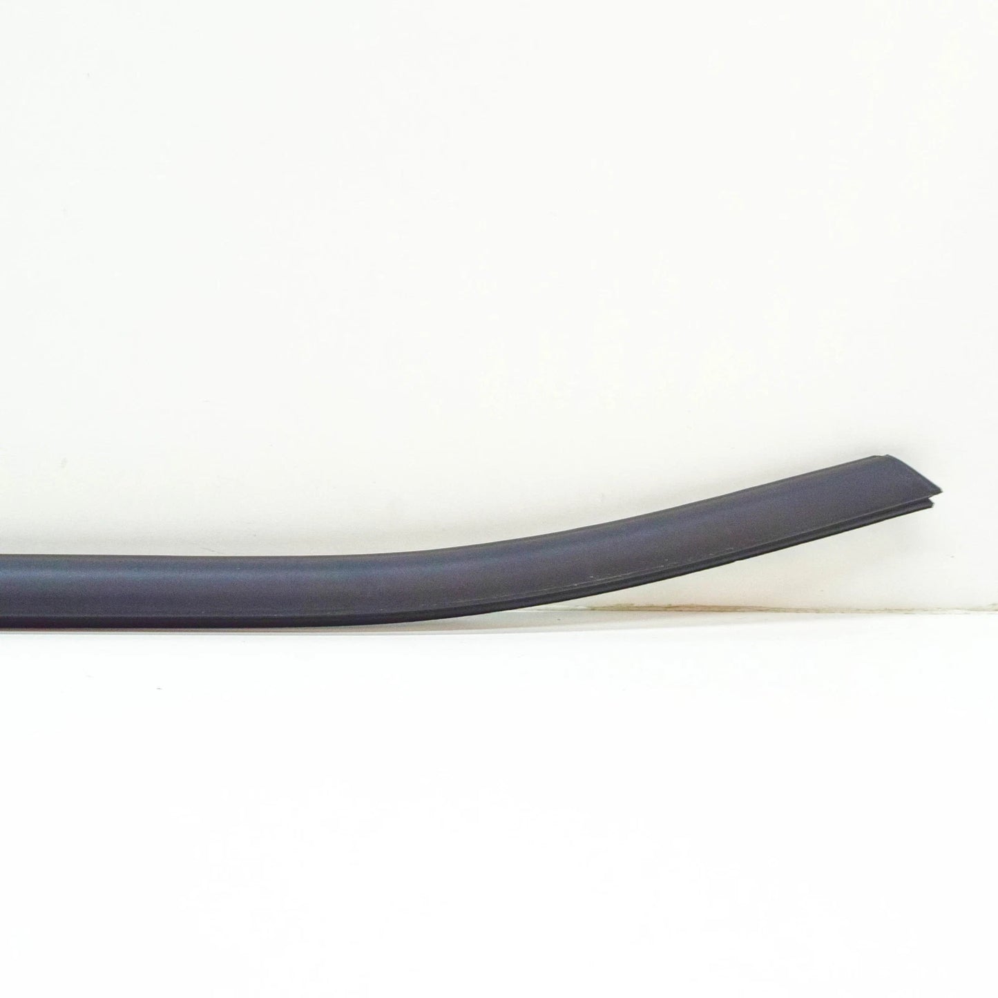 NEW BMW X3 F25 FRONT RIGHT EXTERIOR DOOR WINDOW WEATHERSTRIP 51337317906