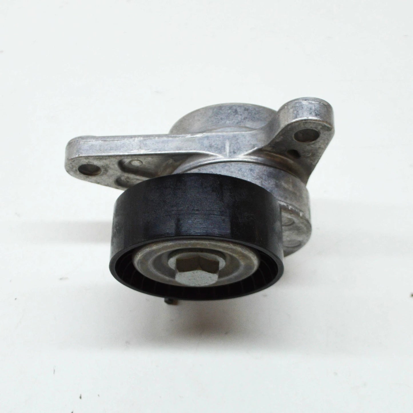 NEW VOLKSWAGEN PASSAT B8 ENGINE V-RIBBED BELT TENSIONER 04L903315G