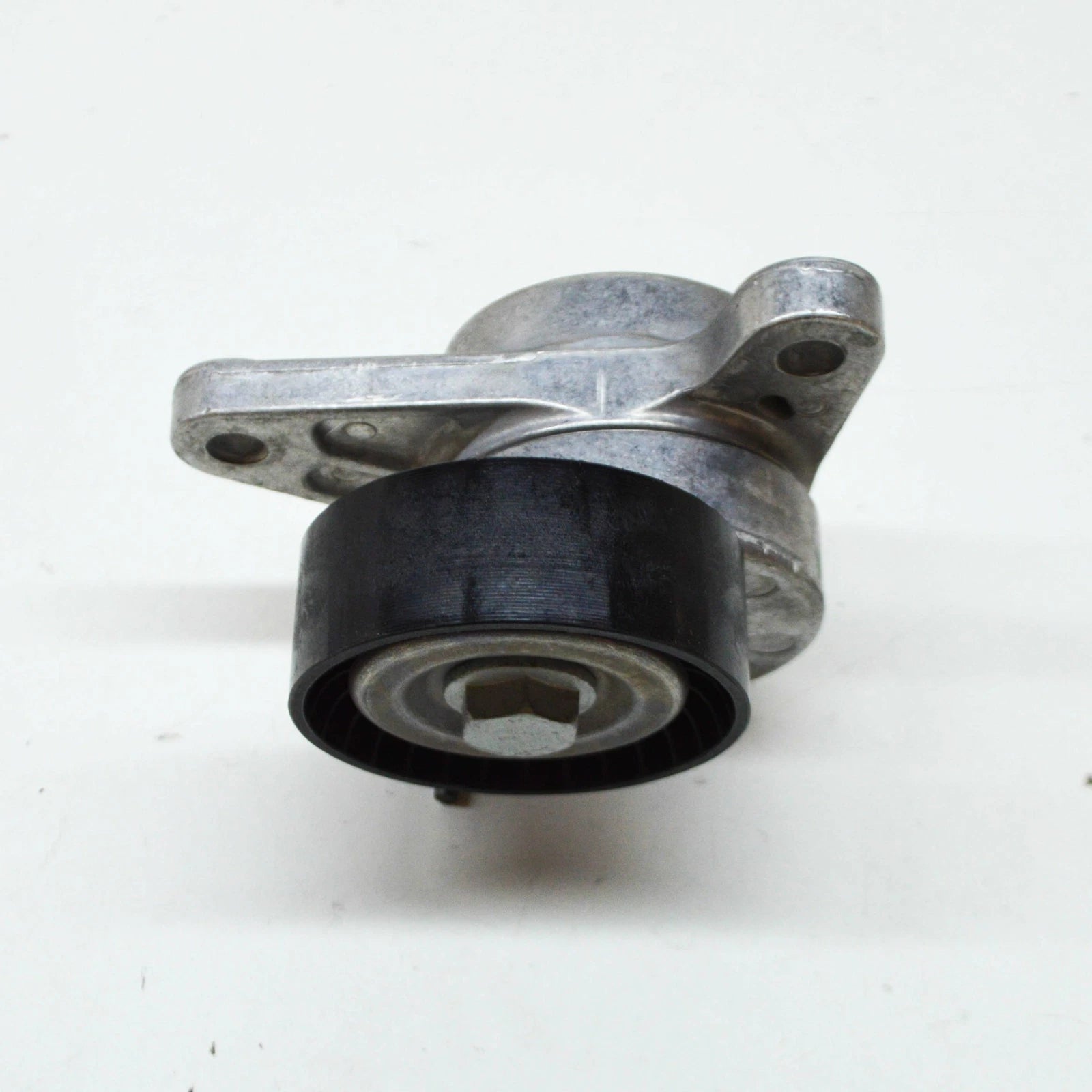 NEW VOLKSWAGEN PASSAT B8 ENGINE V-RIBBED BELT TENSIONER 04L903315G