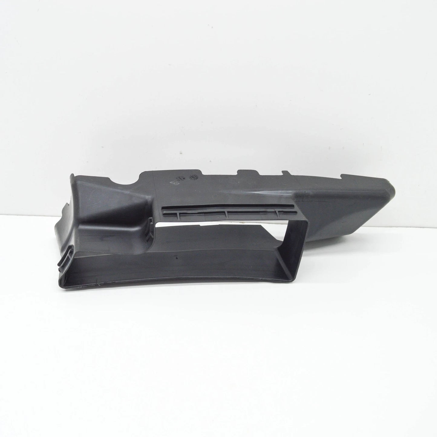 NEW VOLKSWAGEN TOUAREG 7P RIGHT AIR GUIDE CHANNEL 7P6121396A ORIGINAL