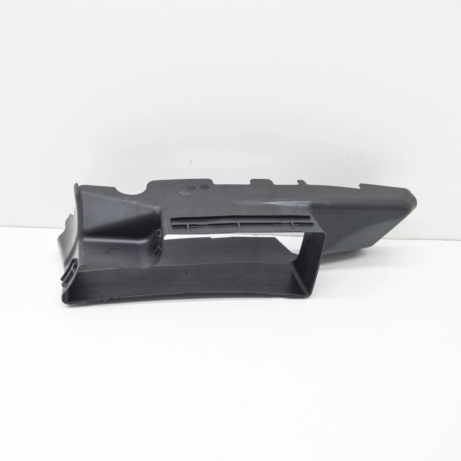 NEW VOLKSWAGEN TOUAREG 7P RIGHT AIR GUIDE CHANNEL 7P6121396A ORIGINAL