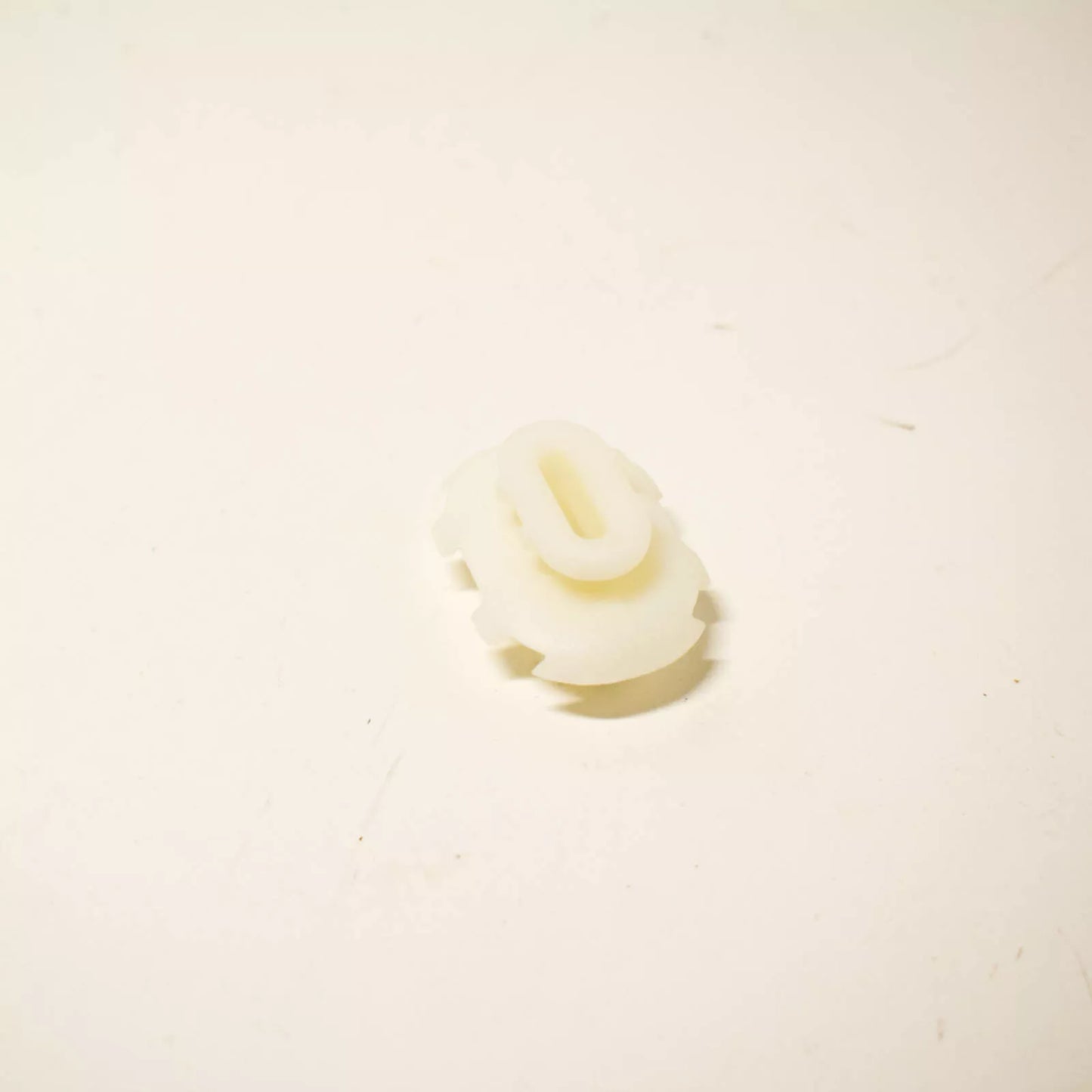 NEW BMW I8 L12 RADIATOR RUBBER MOUNT SUPPORT 17117553481 ORIGINAL