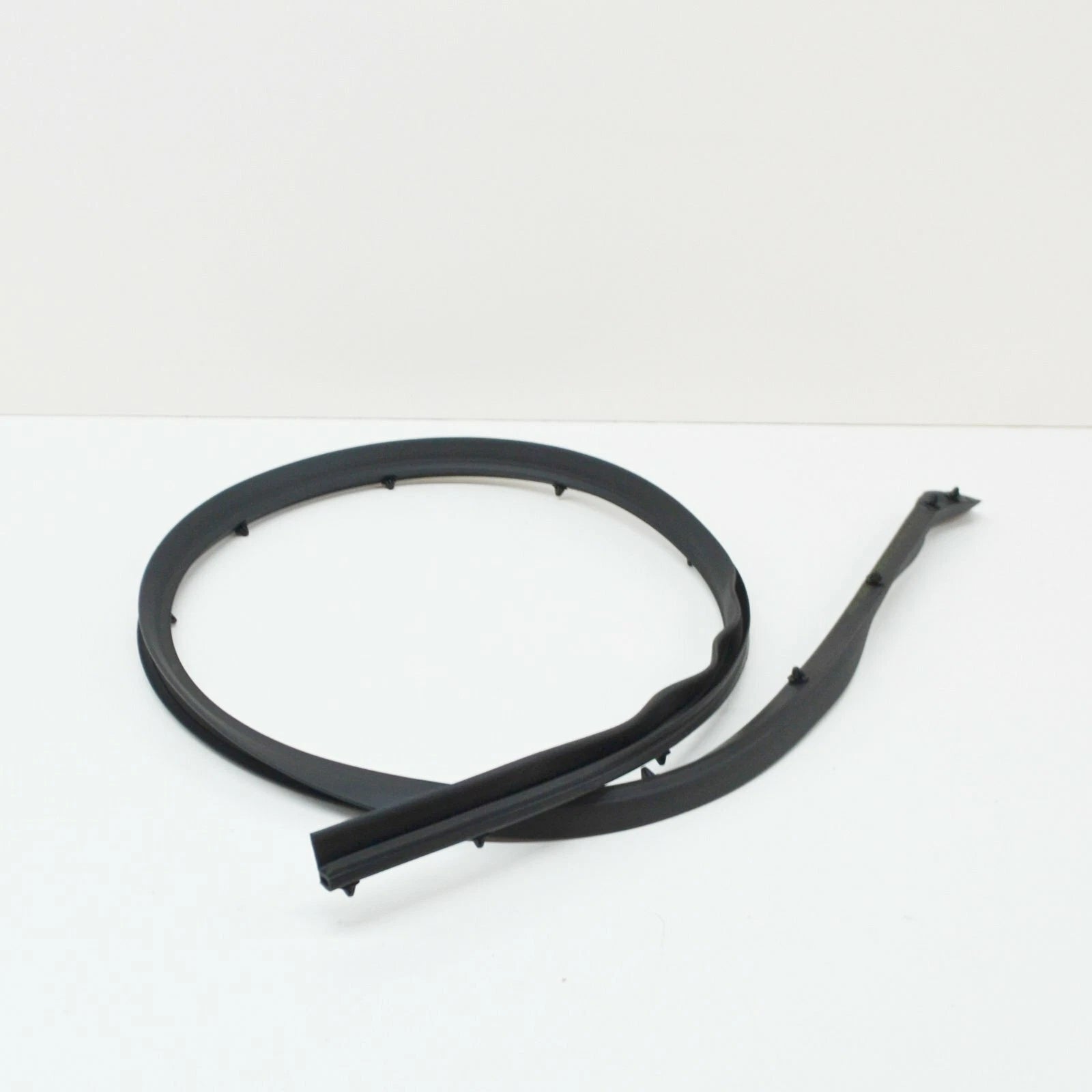 NEW VOLKSWAGEN GOLF MK6 REAR OUTER DOOR SEAL - RIGHT 5K6839700B