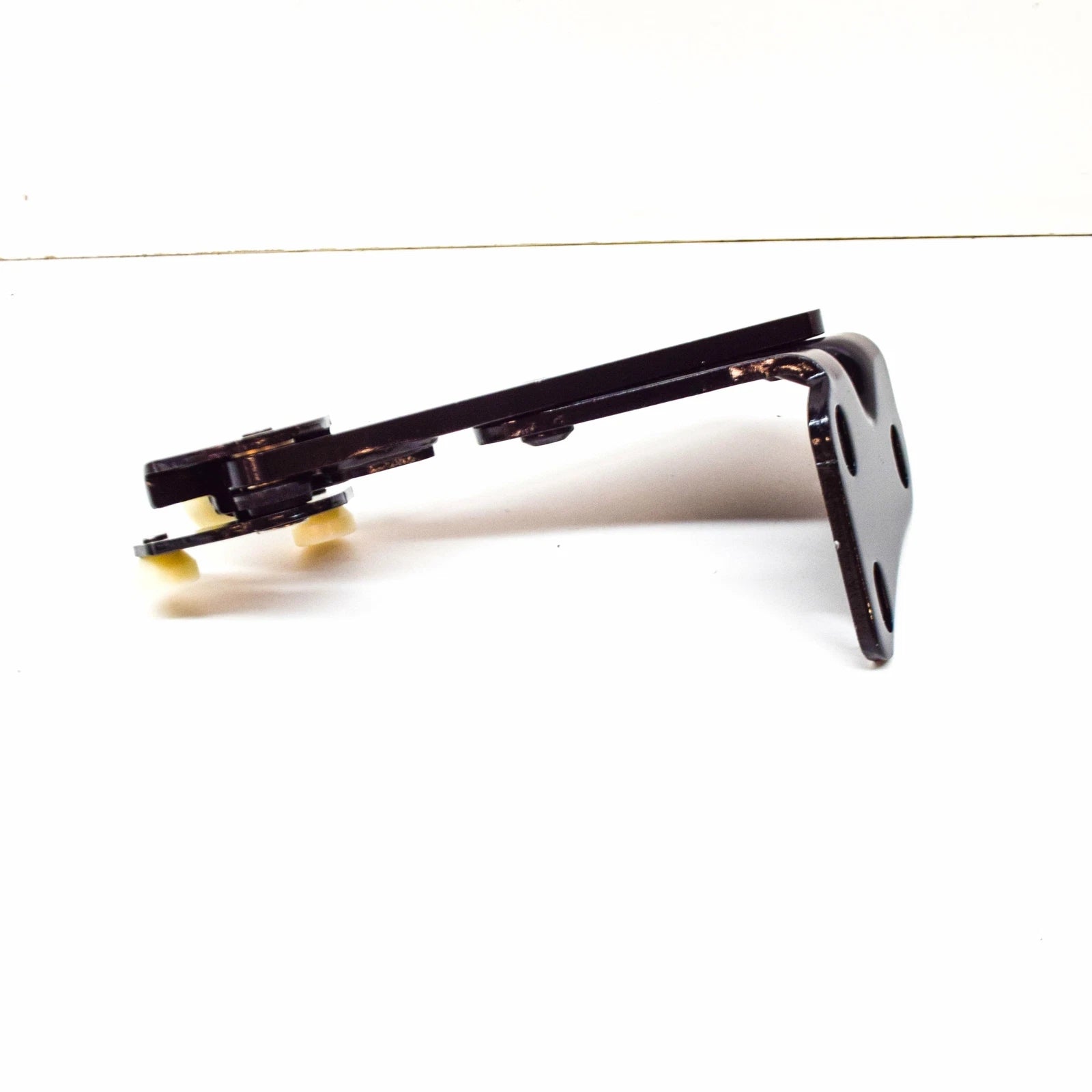 NEW VW CADDY 2K RIGHT SLIDING DOOR LOWER ROLLER GUIDE 2K0843398B