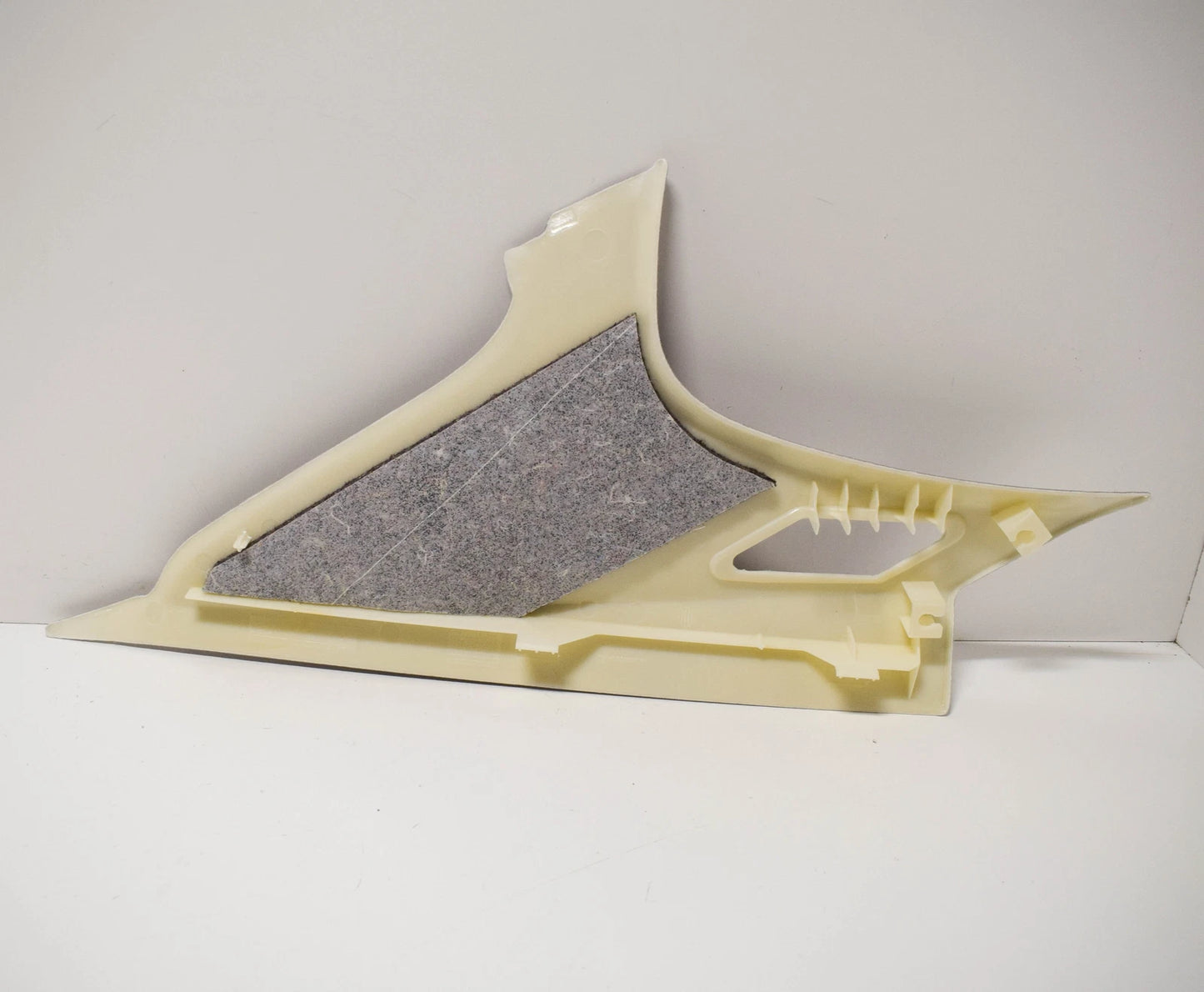 NEW BMW 3 E46 REAR LEFT C-PILLAR TRIM 51438225575 8225575 ORIGINAL