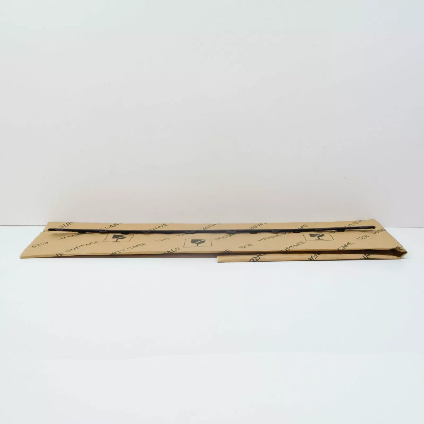 NEW VW GOLF MK7 FRONT BUMPER GRILL LOWER CENTER TRIM 5G0853765A041 ORIGINAL