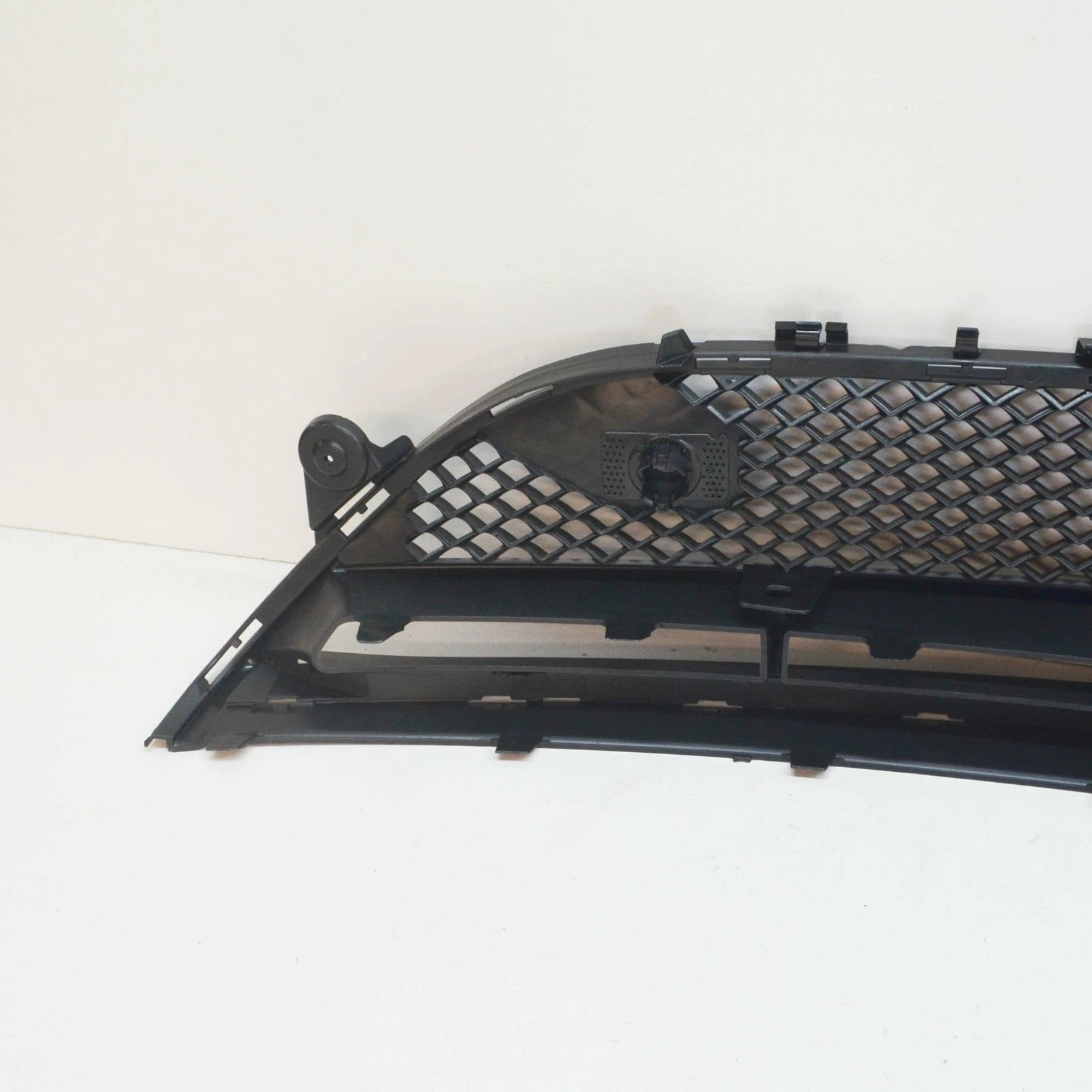 NEW MB E W213 AMG FRONT BUMPER CENTER LOWER GRILLE A2138856900