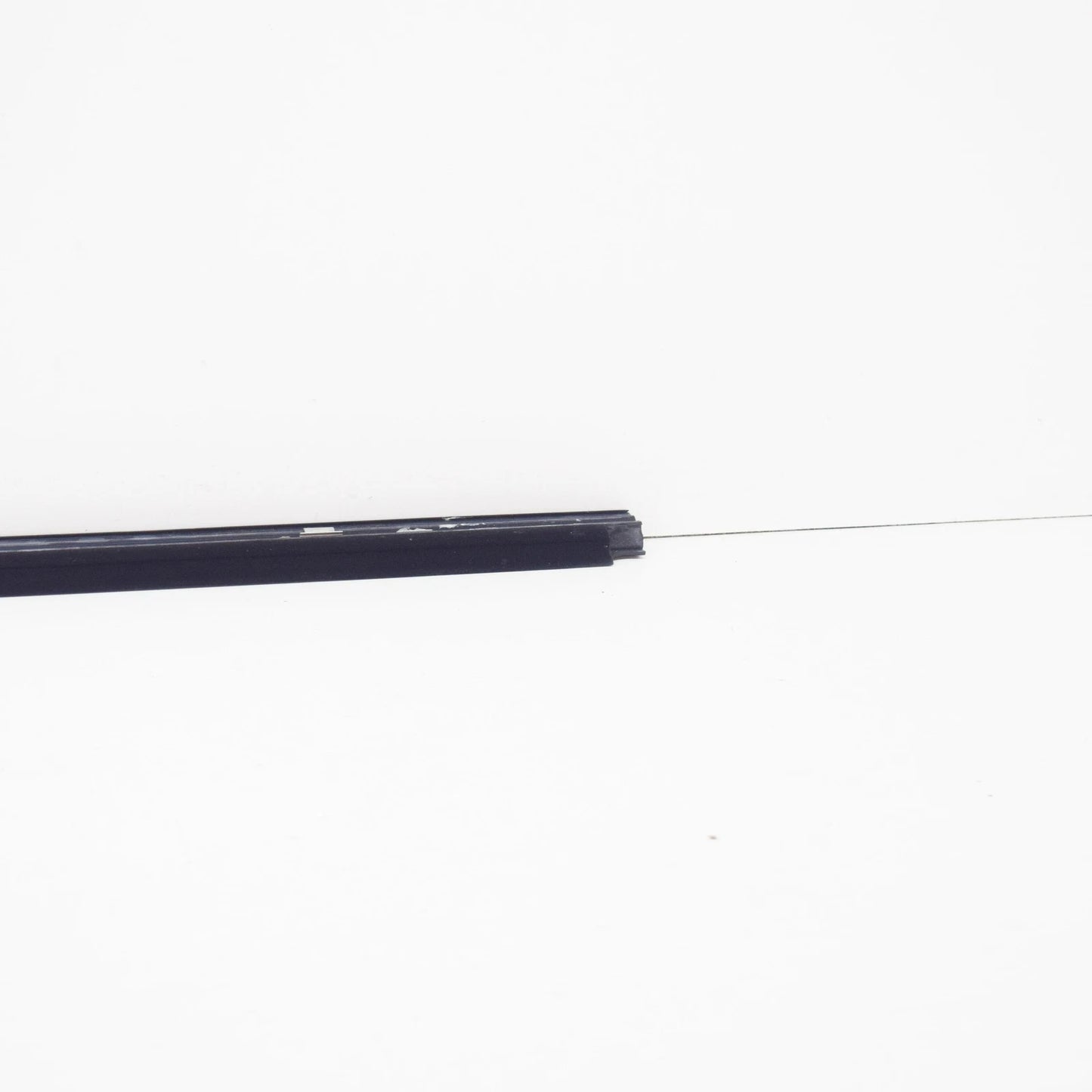 NEW MERCEDES-BENZ ML W163 FRONT RIGHT DOOR WINDOW COVER A1637201424