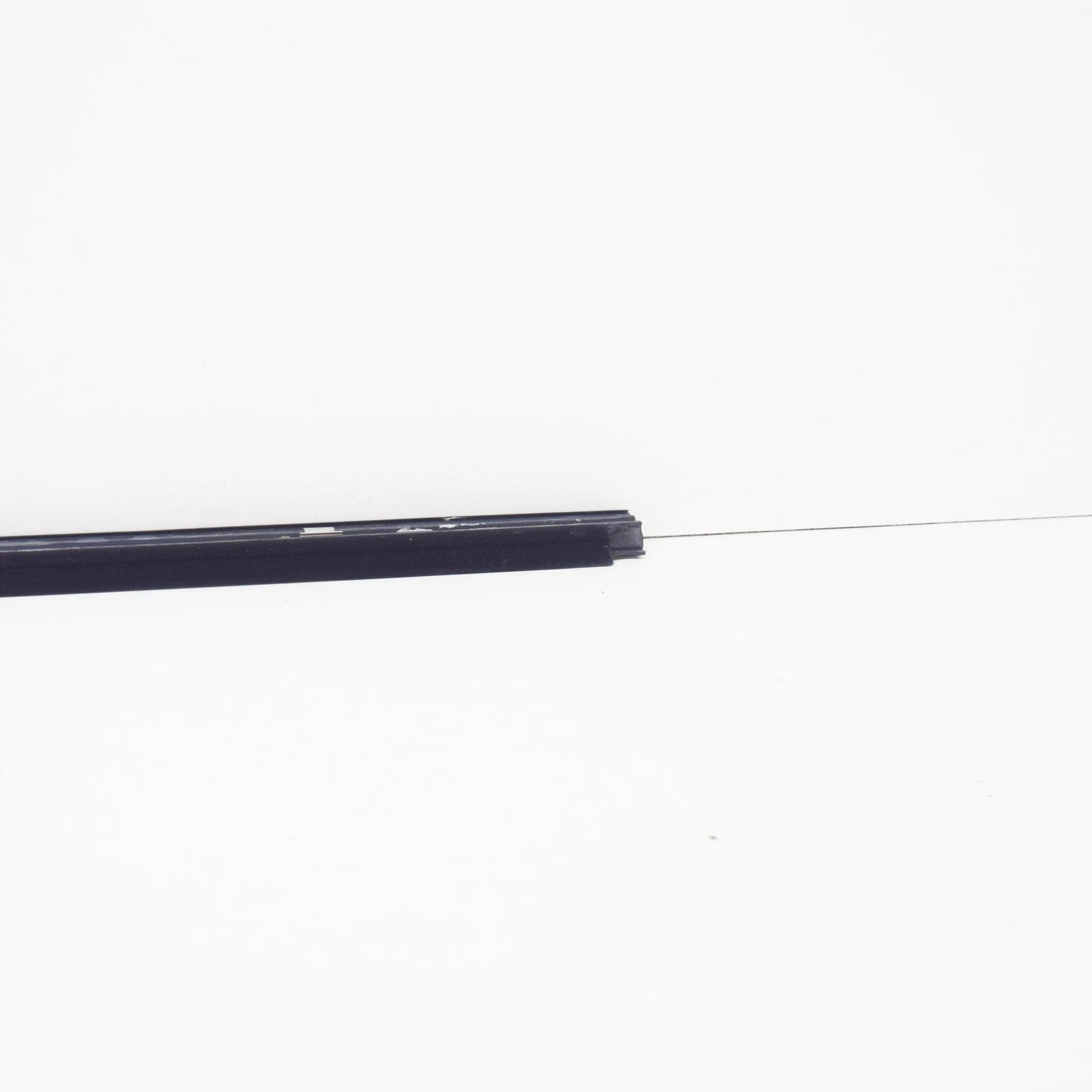 NEW MERCEDES-BENZ ML W163 FRONT RIGHT DOOR WINDOW COVER A1637201424