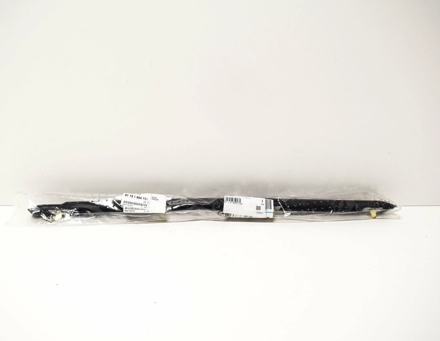 NEW BMW 3 E30 REAR RIGHT DOOR MOLDING TRIM 51131960734 1960734 ORIGINAL