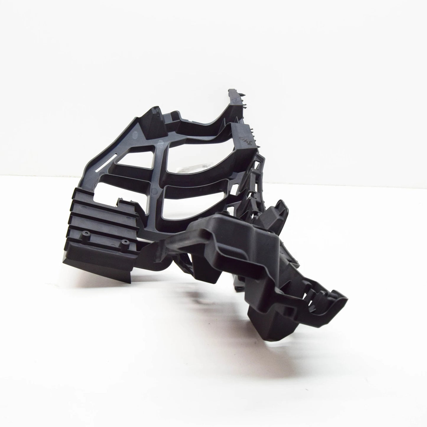 NEW VW BEETLE 5C REAR BUMPER RIGHT BRACKET GUIDE 5C5807376A ORIGINAL