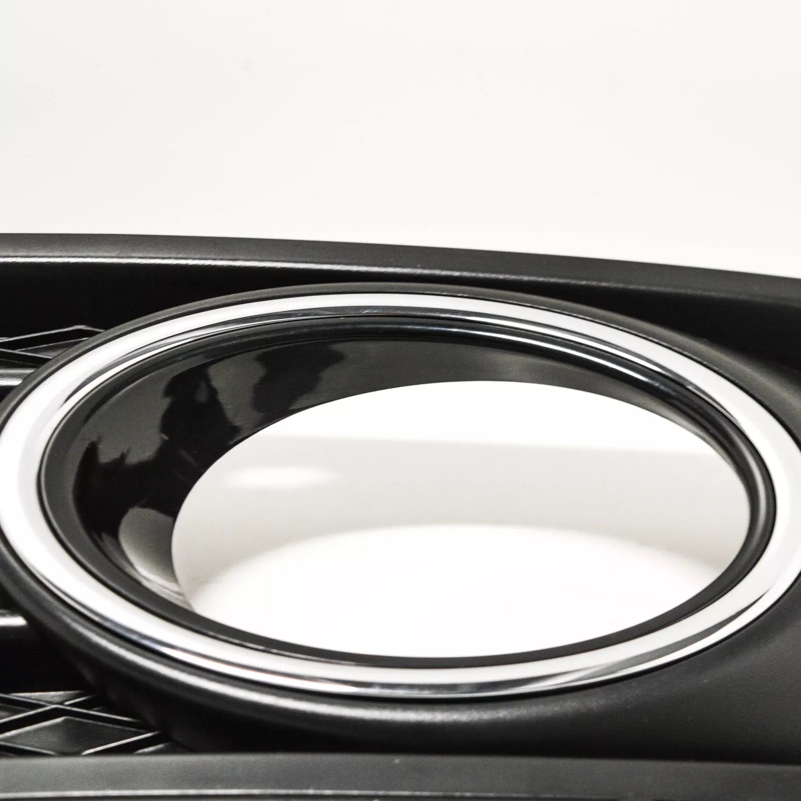 NEW VW EOS FRONT BUMPER RIGHT FOG LIGHT GRILLE 1Q0854662CRYP