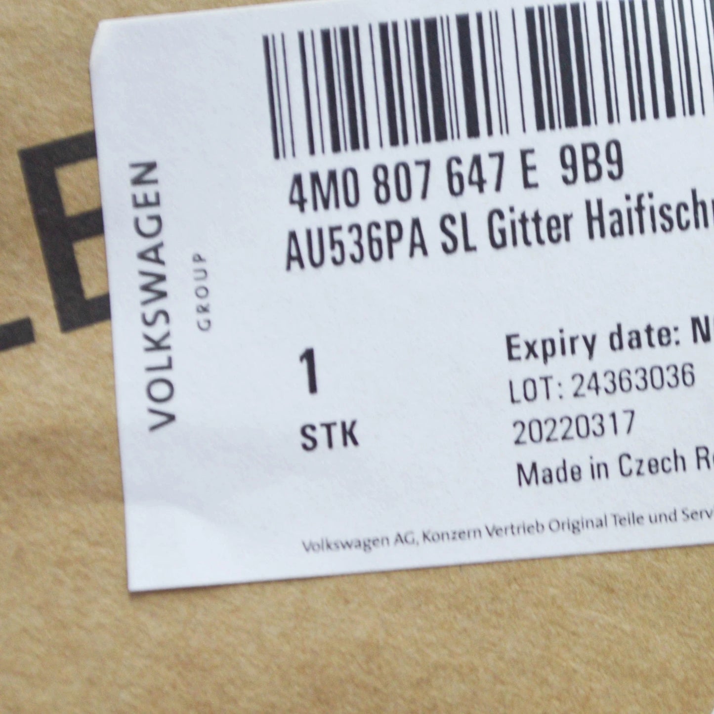 NEW AUDI Q7 4M FRONT BUMPER LOWER CENTER GRILLE 4M0807647E9B9 ORIGINAL