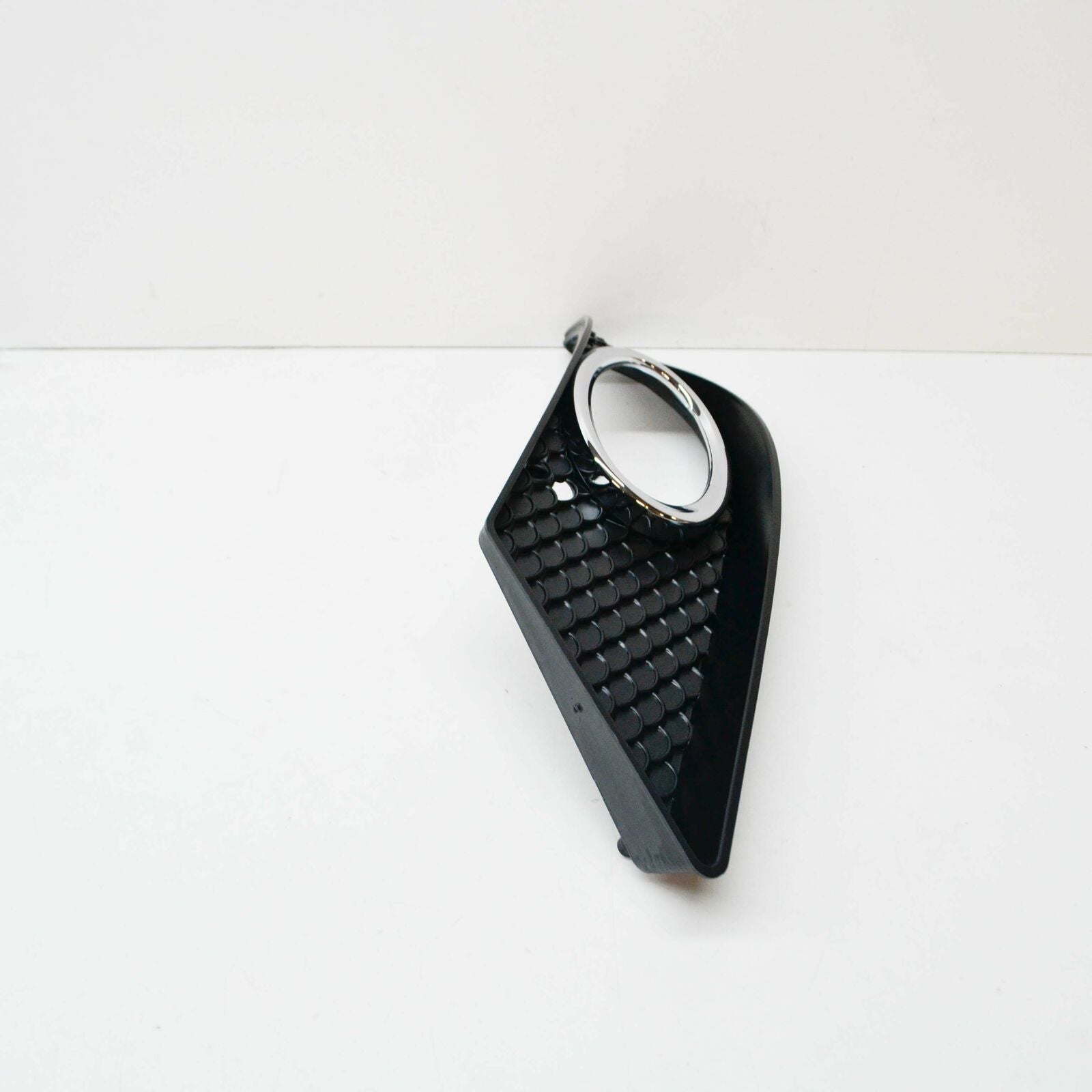 NEW MERCEDES-BENZ SL R230 FRONT RIGHT FOG LIGHT GRILL A2308851553 ORIGINAL