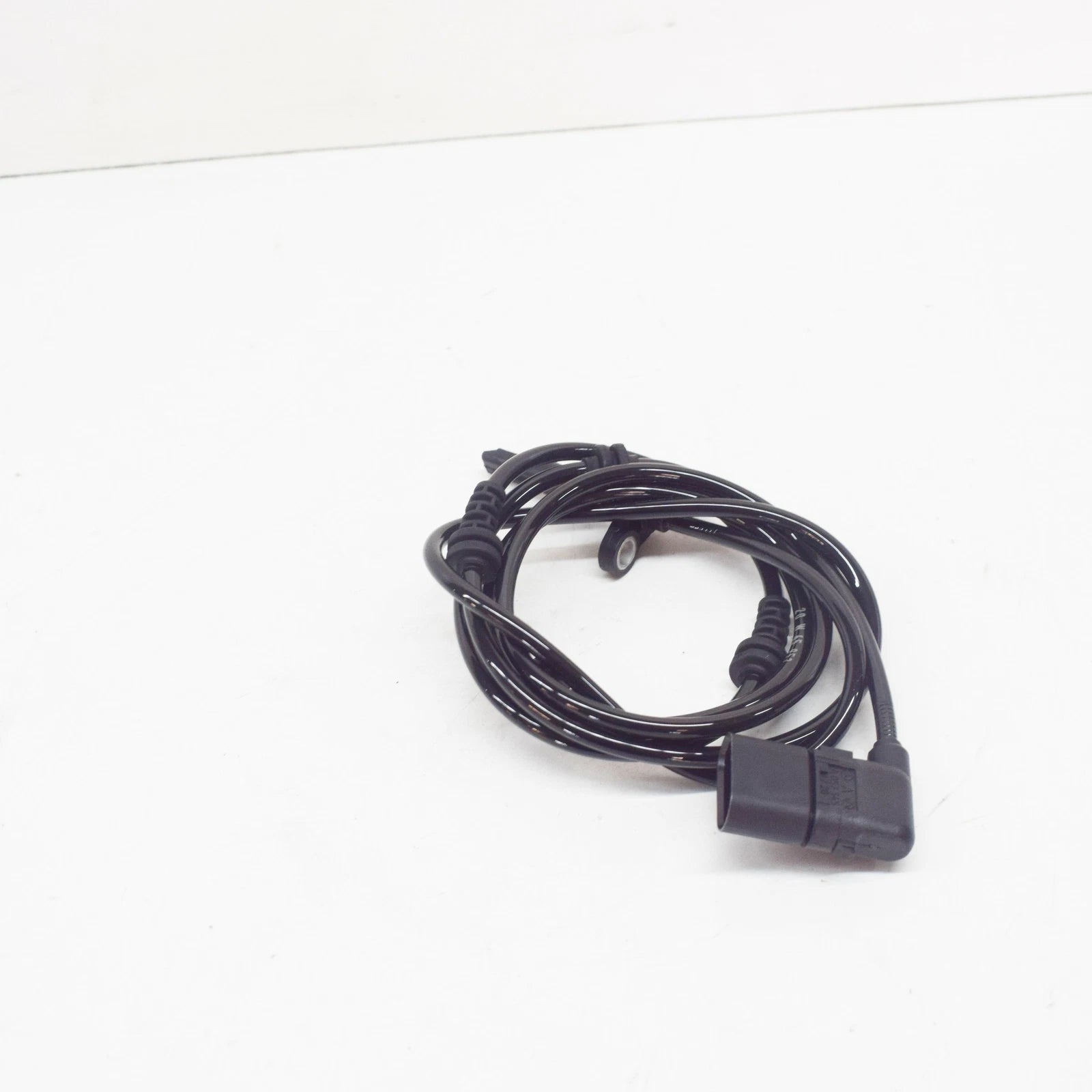 NEW MERCEDES-BENZ C-CLASS W205 FRONT RIGHT ABS SENSOR A2059054507 ORIGINAL