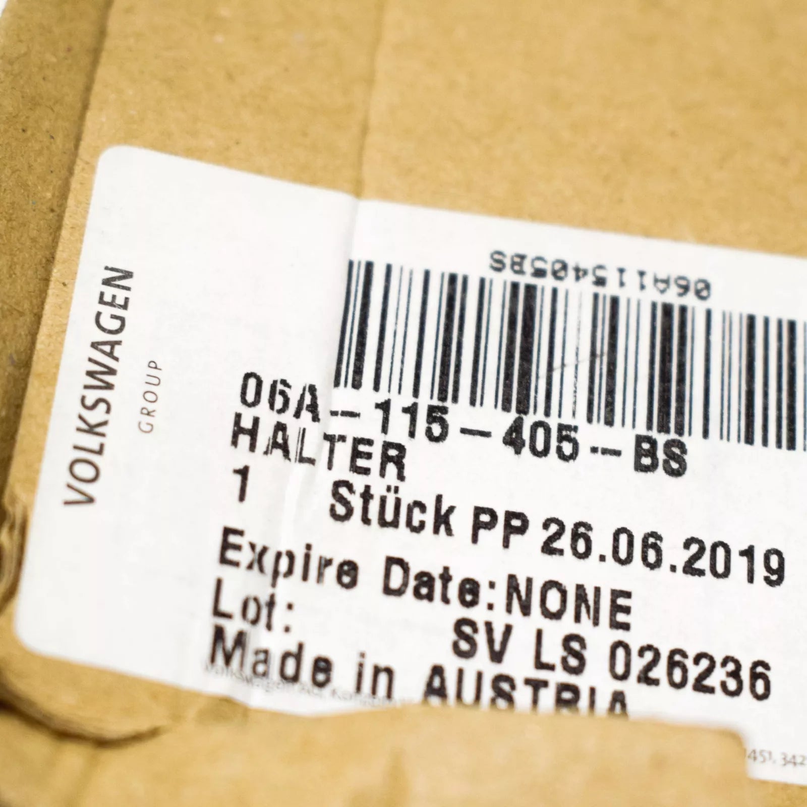 NEW AUDI A4 B7 OIL FILTER BRACKET 06A115405BS