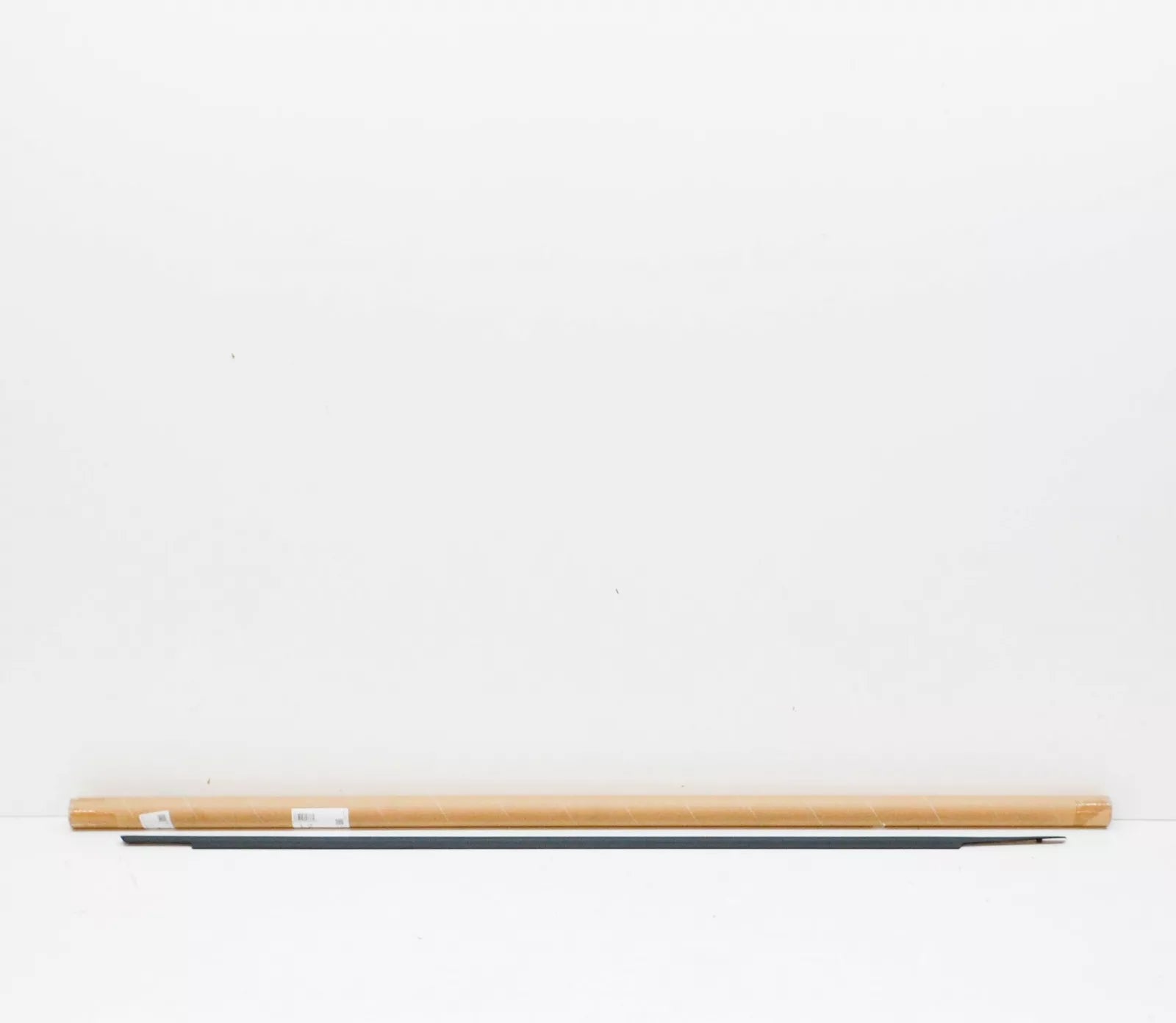 NEW MERCEDES-BENZ A W169 FRONT LEFT DOOR WINDOW SEALING RAIL A1697252765