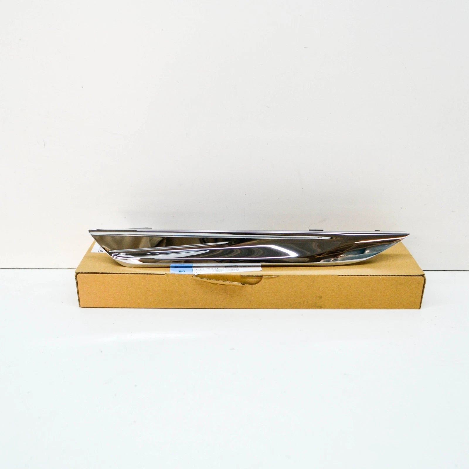 NEW BMW 6 F06 RIGHT WING FENDER MOLDING TRIM 51137370396 7370396 2016 ORIGINAL