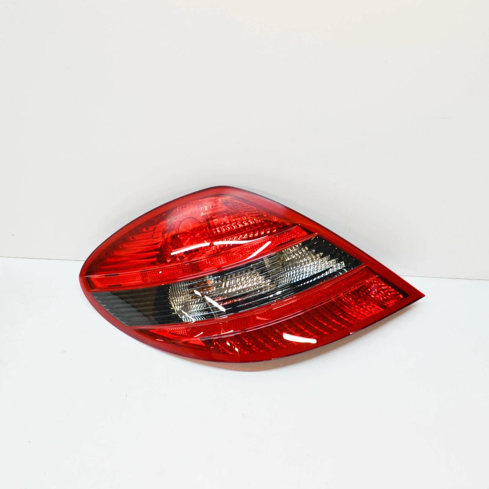 NEW MERCEDES-BENZ SLK R171 REAR LEFT TAILLIGHT A1718200564