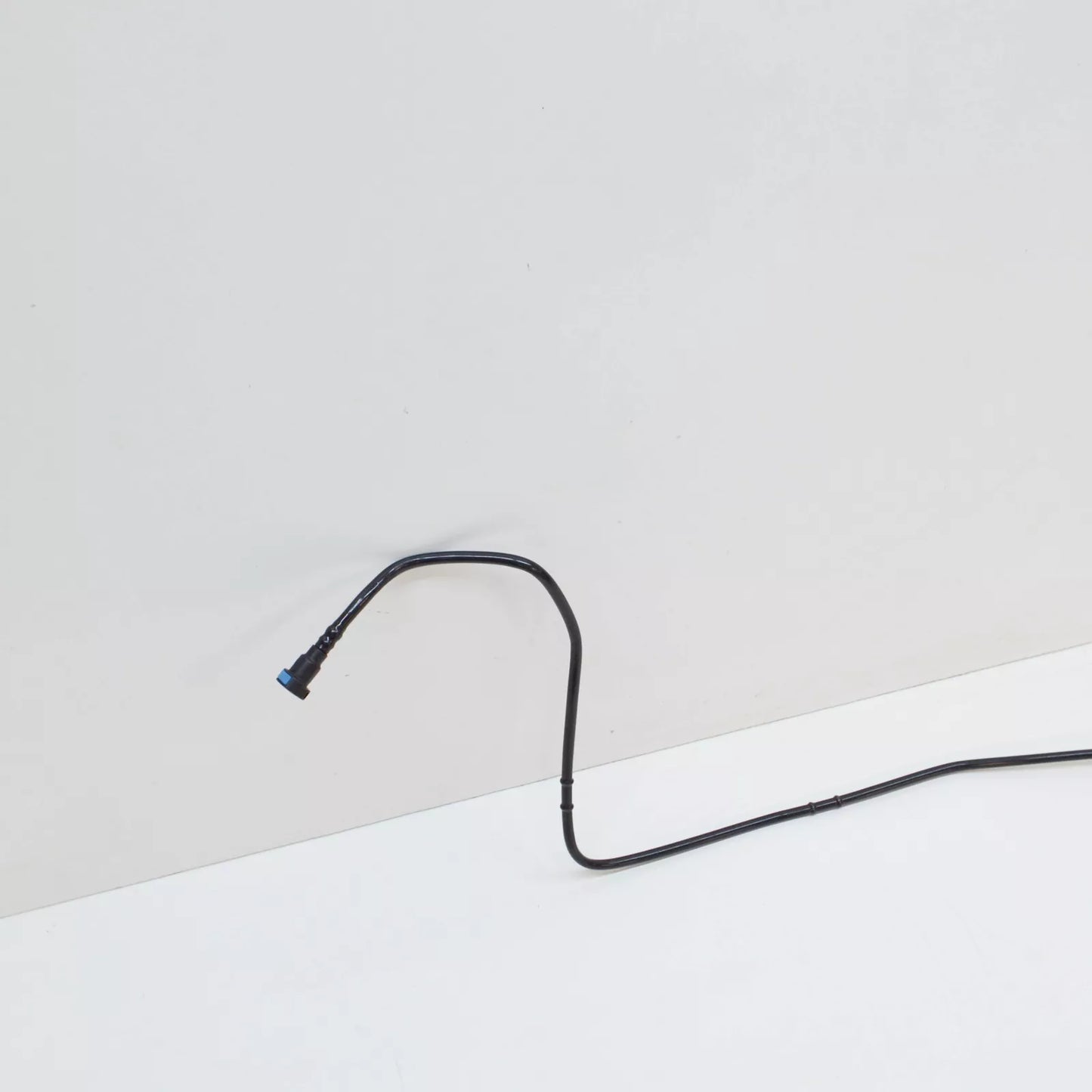 NEW BMW 3 E90 REAR FUEL FEED LINE 16126765745 6765745 ORIGINAL