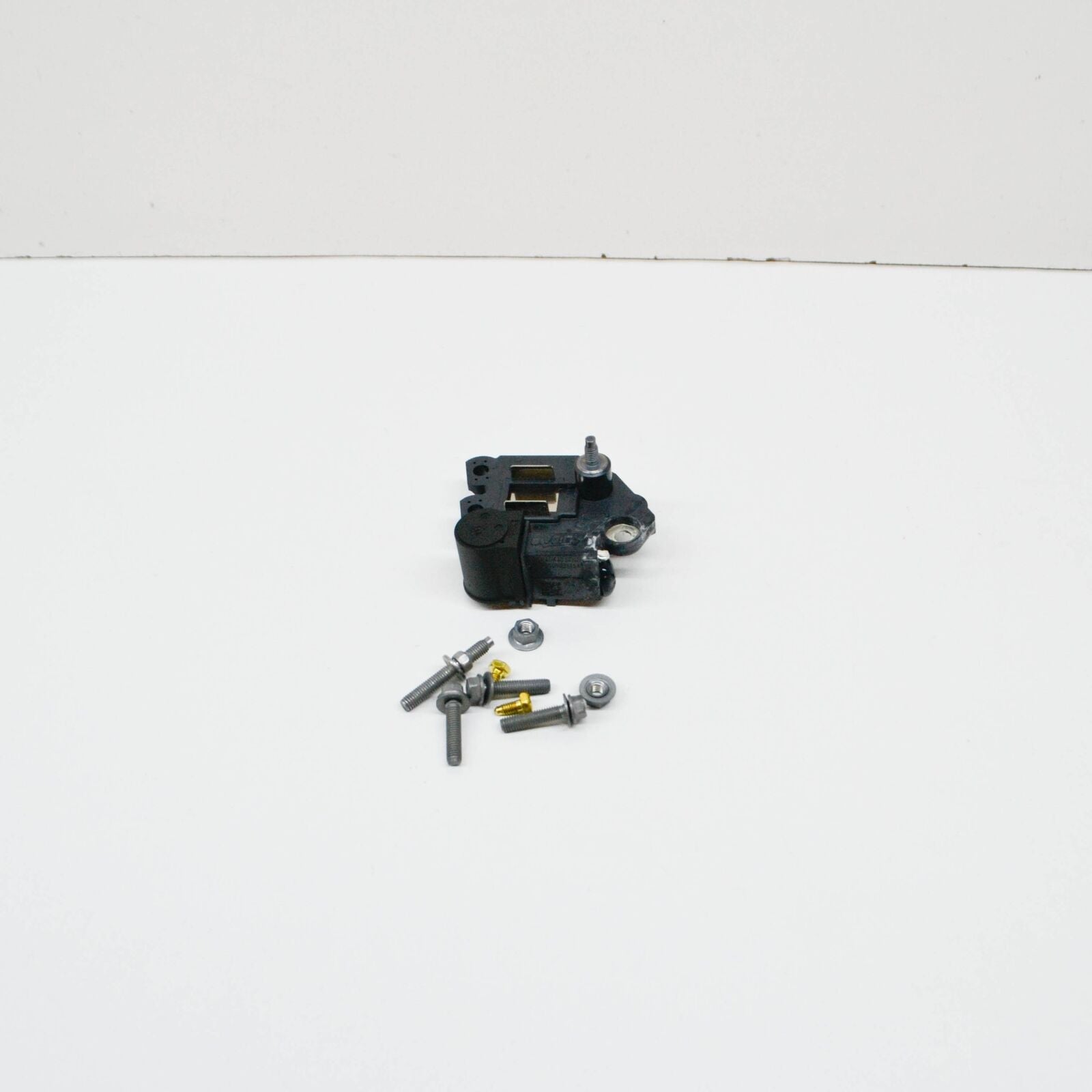 NEW MERCEDES-BENZ E C238 ALTERNATOR REGULATOR SWITCH A6511540100 ORIGINAL