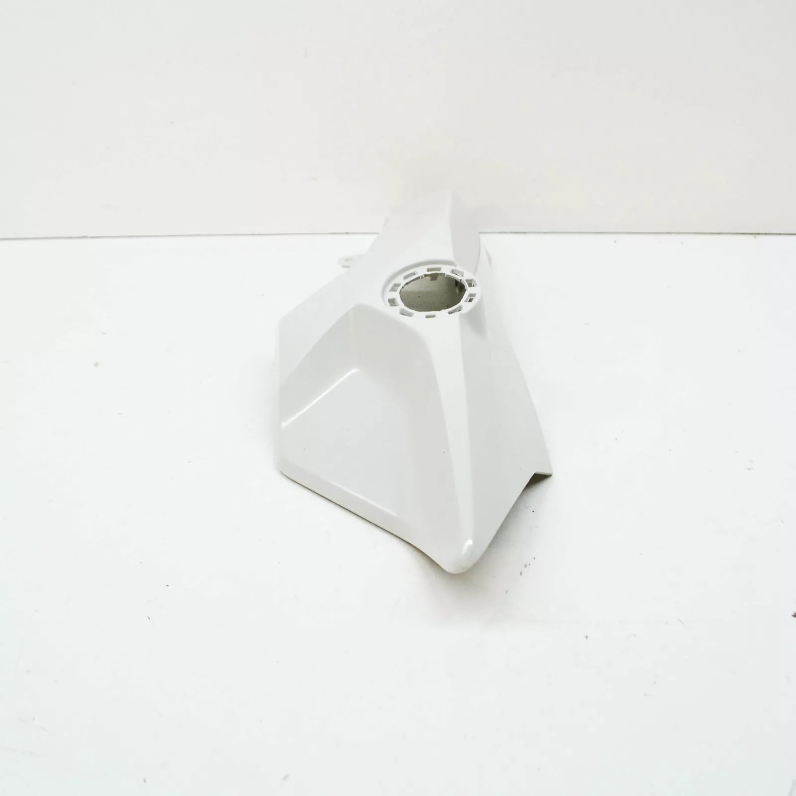 NEW BMW K73 F800 R LEFT INTAKE SNORKEL 46638549801 ORIGINAL