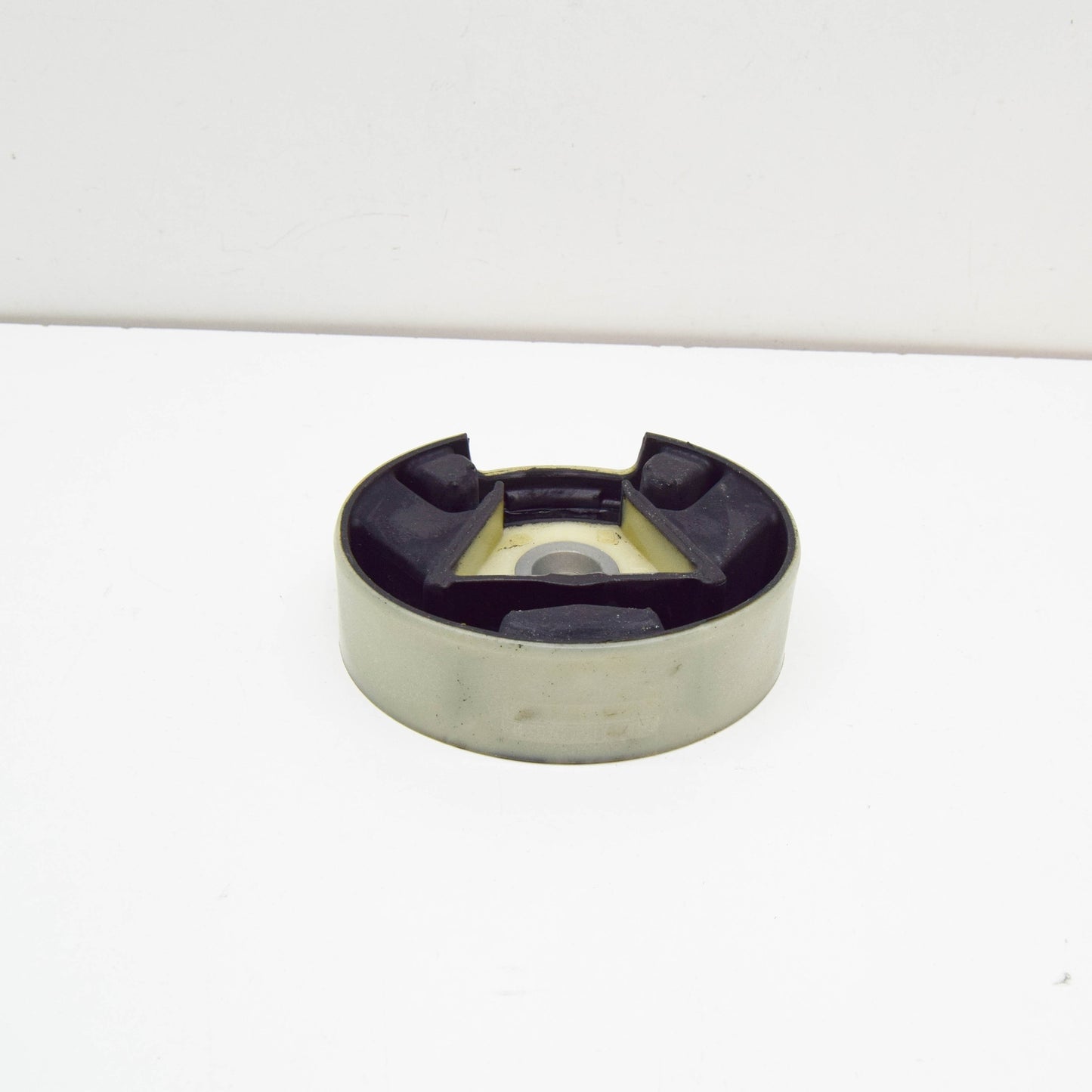 NEW VW CRAFTER SZ FRONT CARRIER UPPER BONDED RUBBER BUSH 2N0199868 ORIGINAL