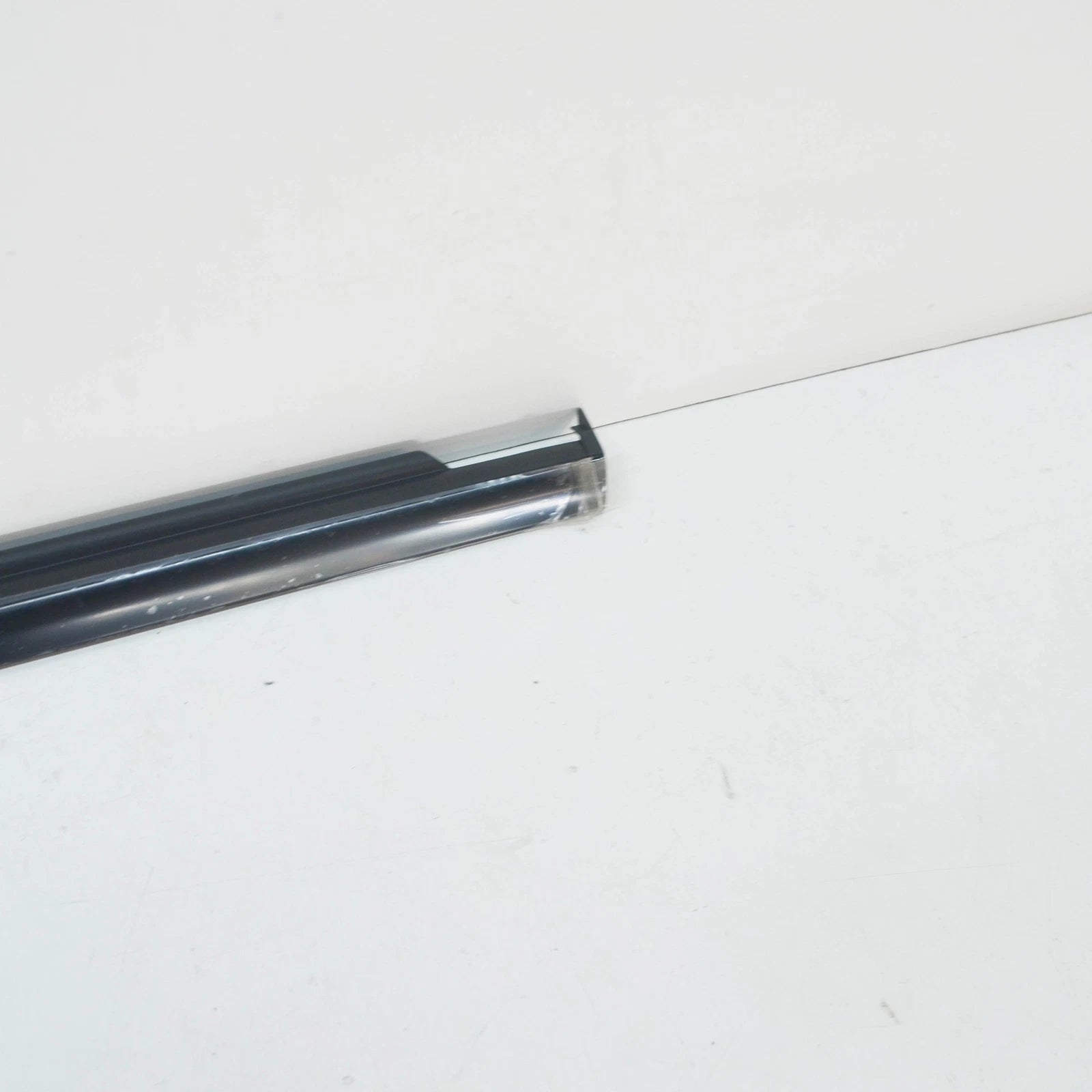 NEW MERCEDES-BENZ GL X164 REAR RIGHT SIDE WINDOW MOLDING A1646905480 ORIGINAL