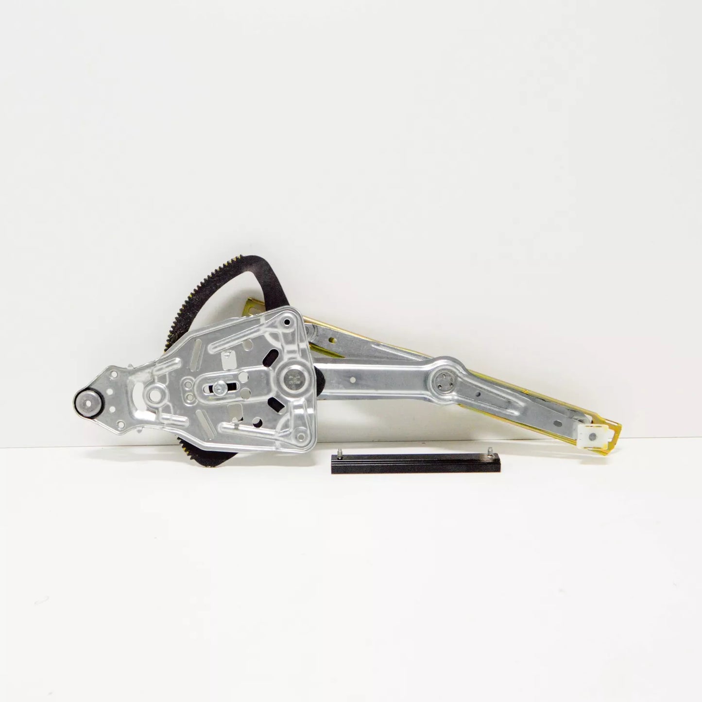 NEW MB E W124 FRONT LEFT DOOR WINDOW GLASS REGULATOR A1247202946 ORIGINAL