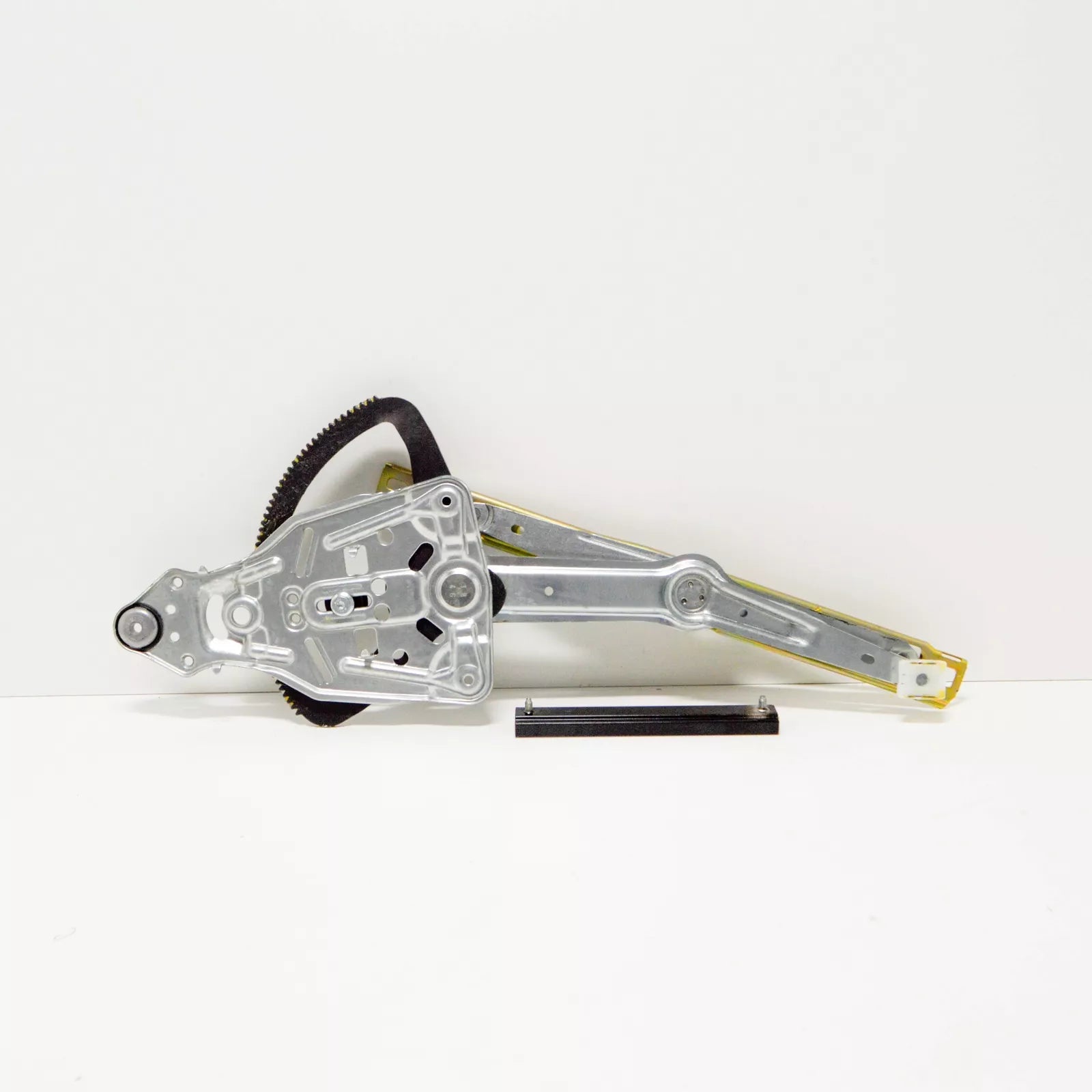 NEW MB E W124 FRONT LEFT DOOR WINDOW GLASS REGULATOR A1247202946 ORIGINAL