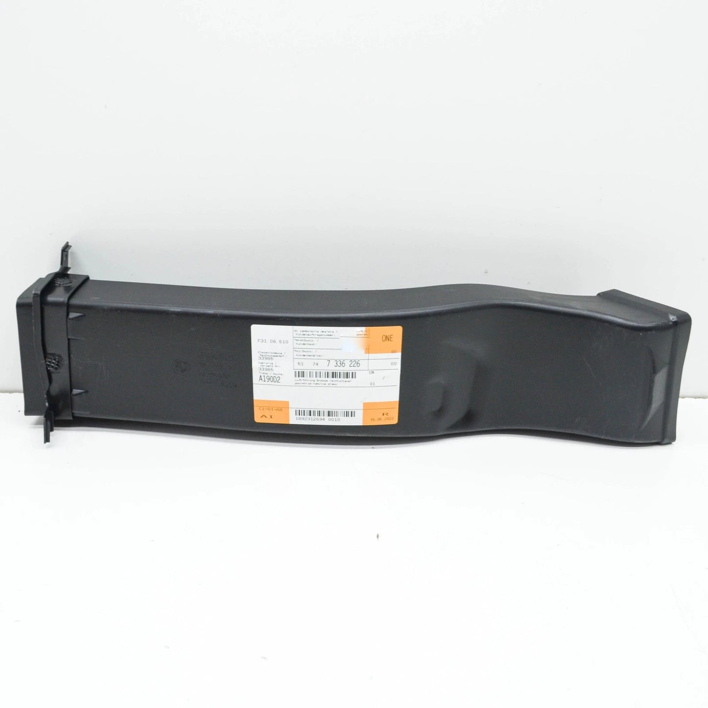 NEW BMW I8 I12 FRONT RIGHT RADIATOR SUPPORT AIR DUCT 51747336226 7336226