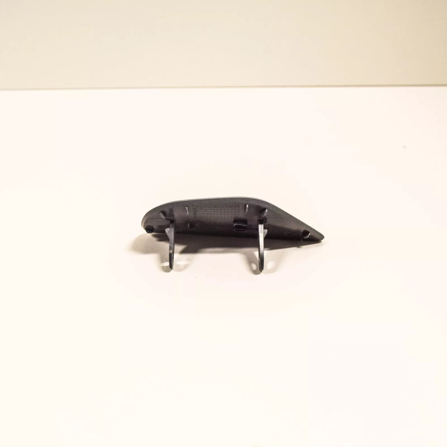 NEW BMW 5 GT F07 LEFT HEADLIGHT WASHER COVER 51117248063 2015 ORIGINAL