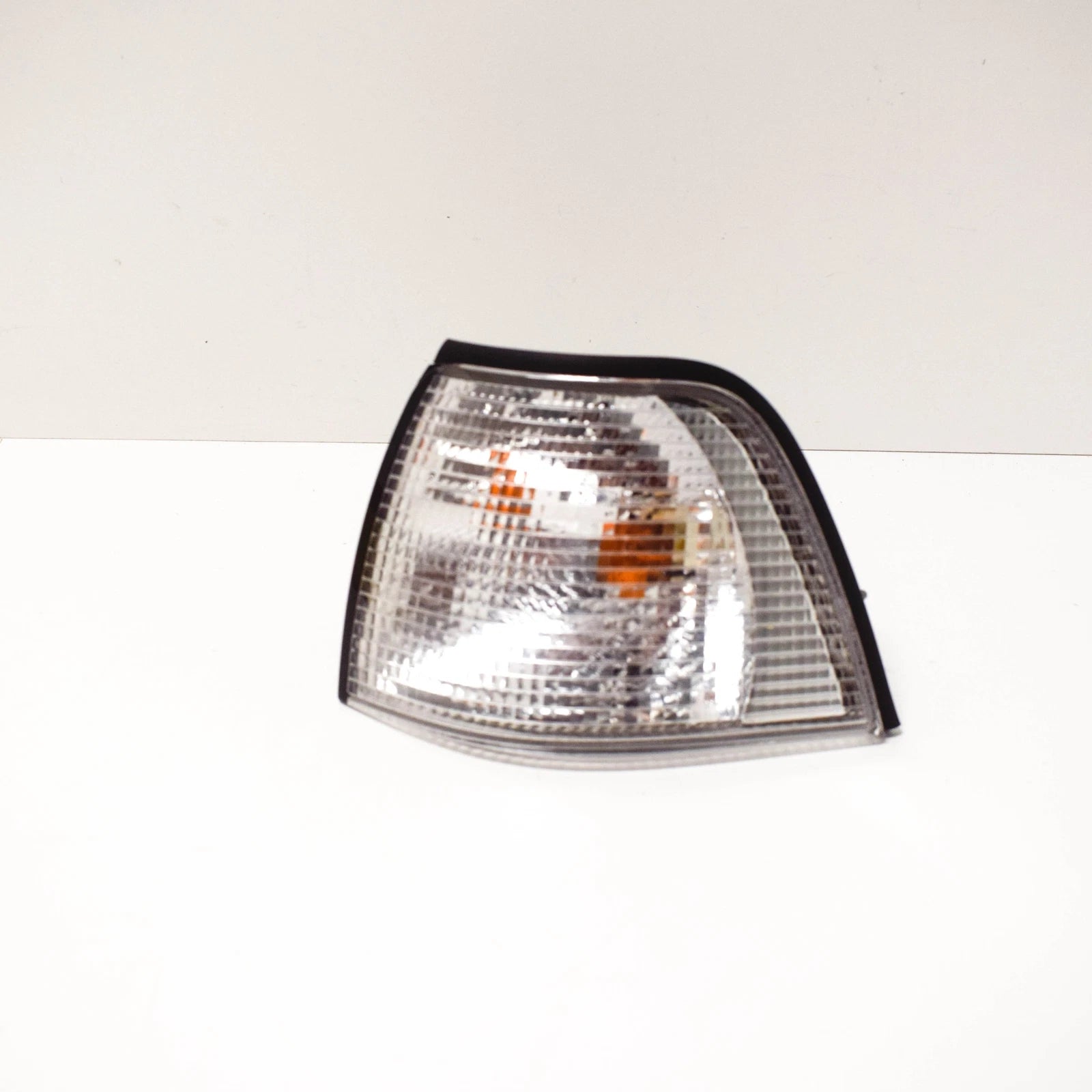 NEW BMW 3 E36 WHITE FRONT TURN INDICATOR LIGHT LEFT 82199403095 ORIGINAL