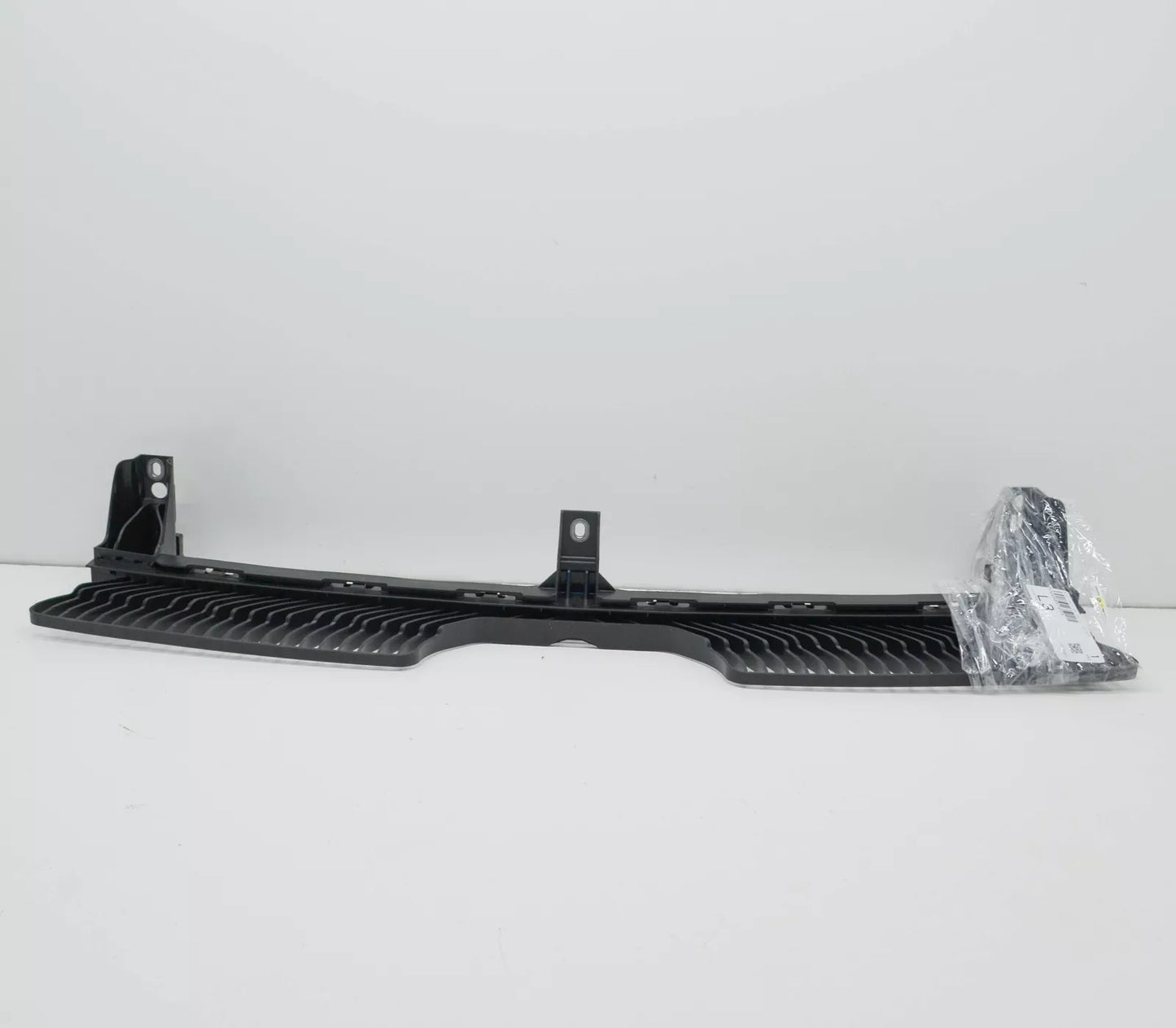 NEW VOLKSWAGEN TIGUAN AD FRONT BUMPER CENTER GUIDE SECTION 5NA805705N