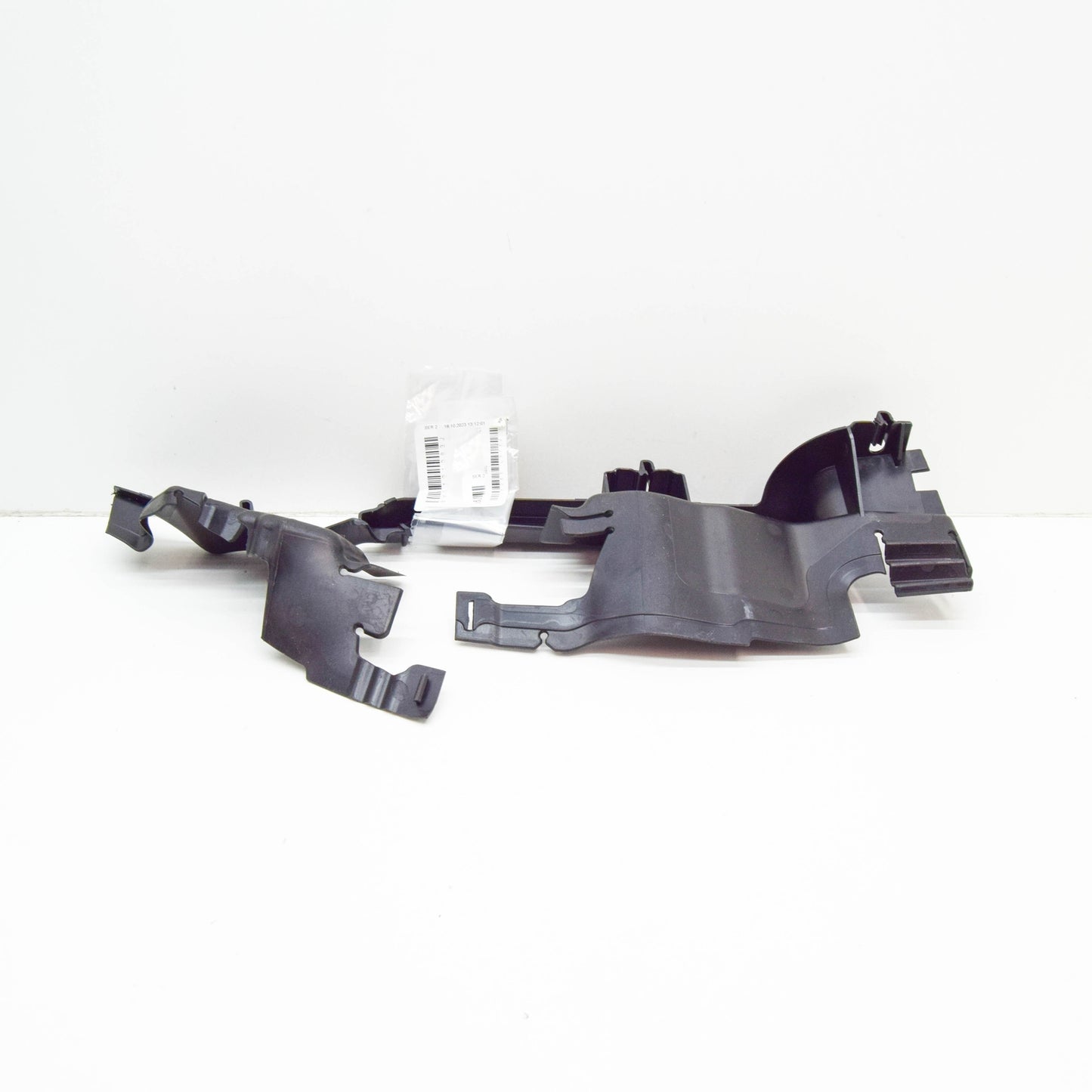 NEW AUDI A3 8V RADIATOR FAN LEFT AIR GUIDE 8V0121283J ORIGINAL