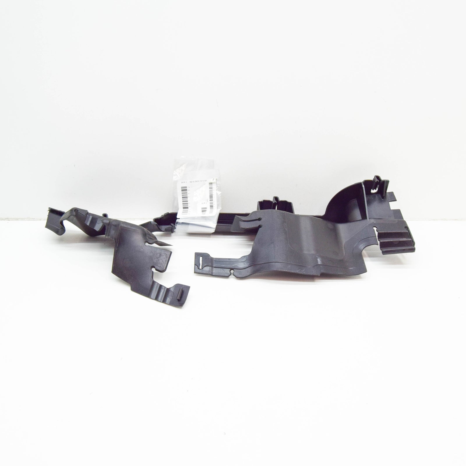 NEW AUDI A3 8V RADIATOR FAN LEFT AIR GUIDE 8V0121283J ORIGINAL