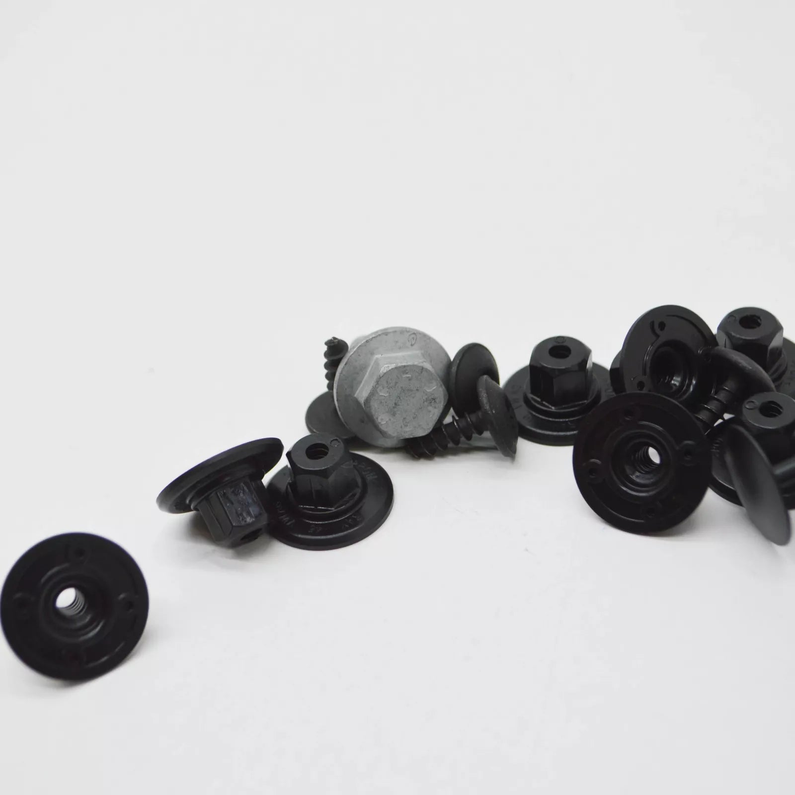 NEW AUDI A6 C8 WHEEL HOUSING LINER BOLTS SET 4K0098629 ORIGINAL