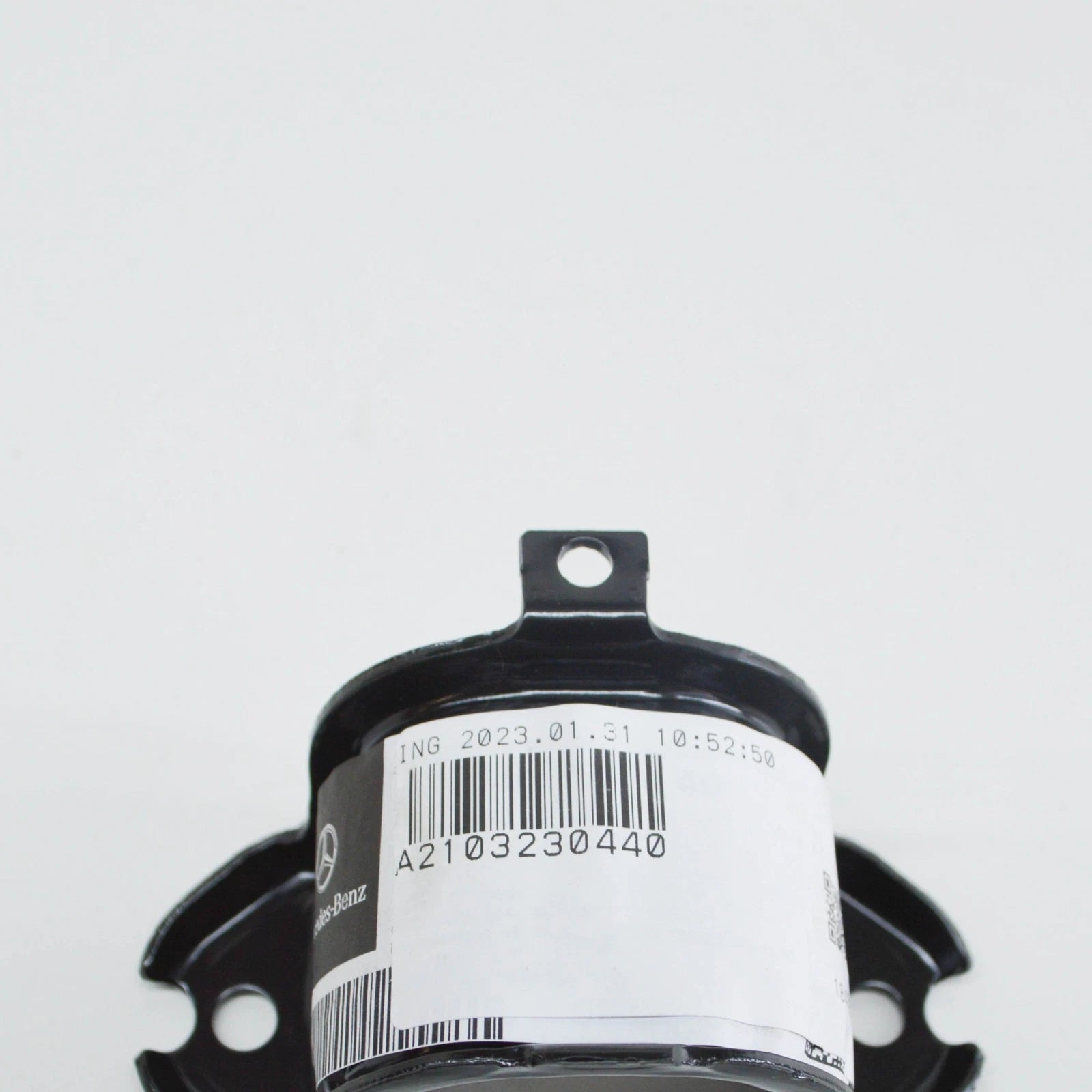 NEW MERCEDES-BENZ E W210 FRONT SWAY BAR BRACKET A2103230440 ORIGINAL