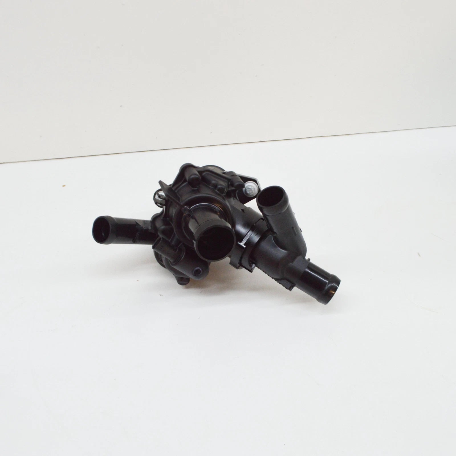 NEW MERCEDES-BENZ GLA X156 THERMOSTAT A2702002200