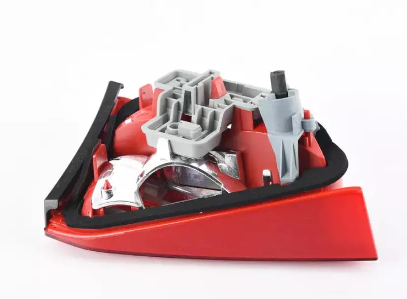 NEW AUDI A4 AVANT B8 REAR RIGHT INNER TAILLIGHT 8K9945094A ORIGINAL