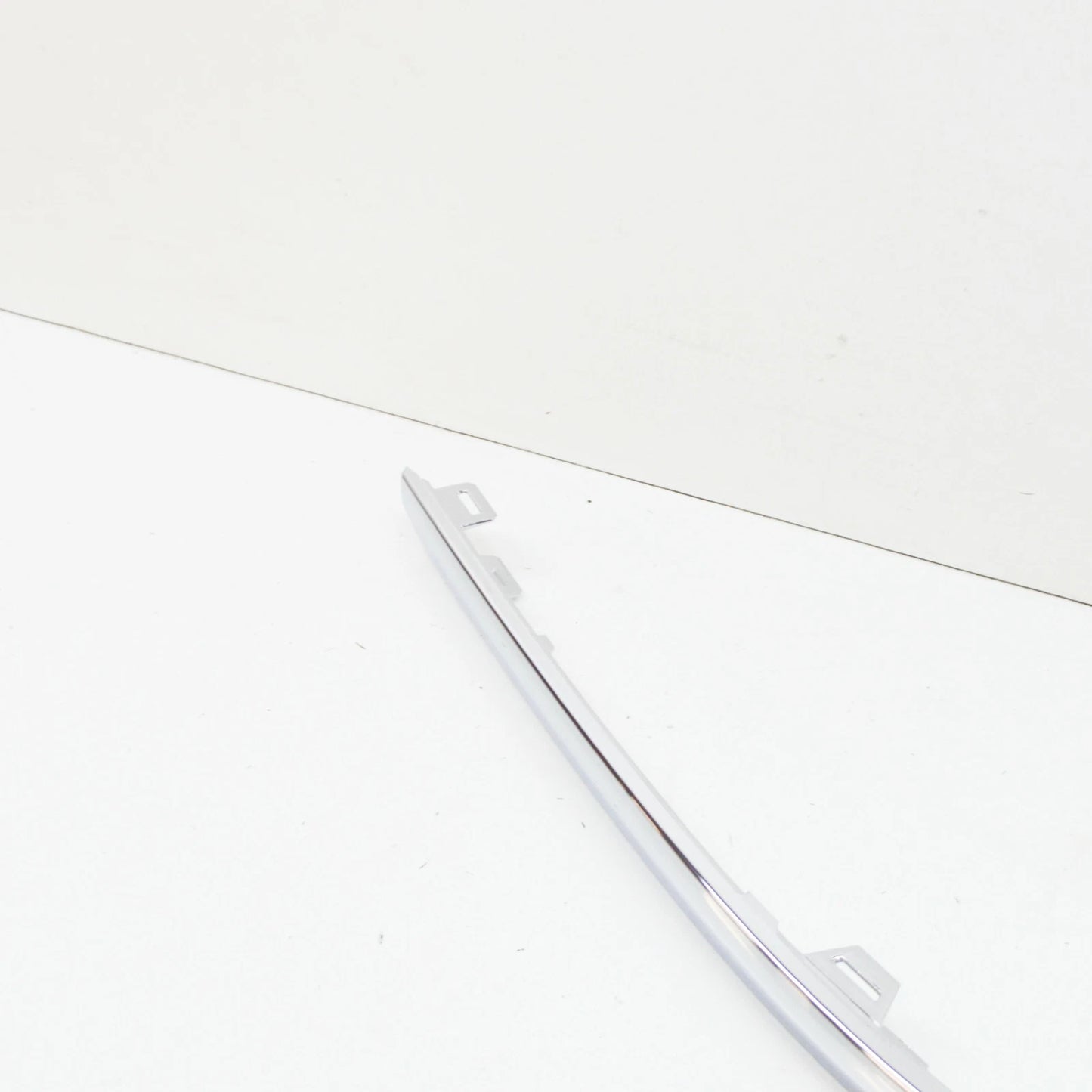 NEW VW PASSAT B6 REAR BUMPER RIGHT SIDE MOULDING TRIM 3C5807460A 2ZZ