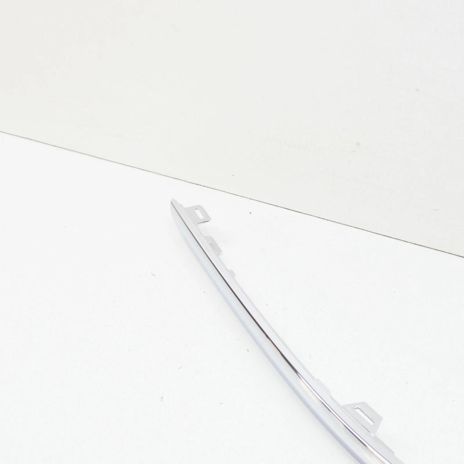 NEW VW PASSAT B6 REAR BUMPER RIGHT SIDE MOULDING TRIM 3C5807460A 2ZZ